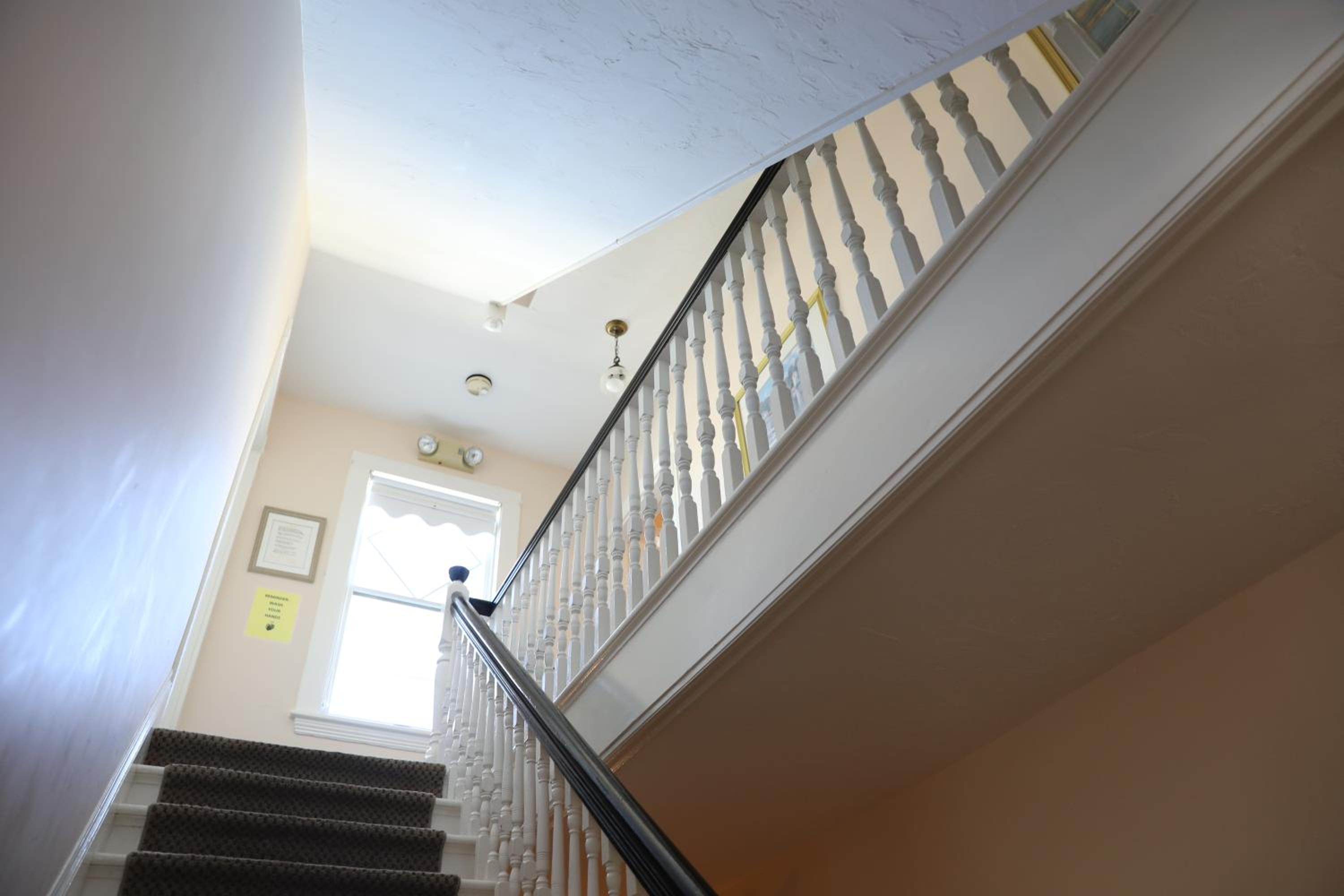 By The Sea Guests Bed & Breakfast and Suites
