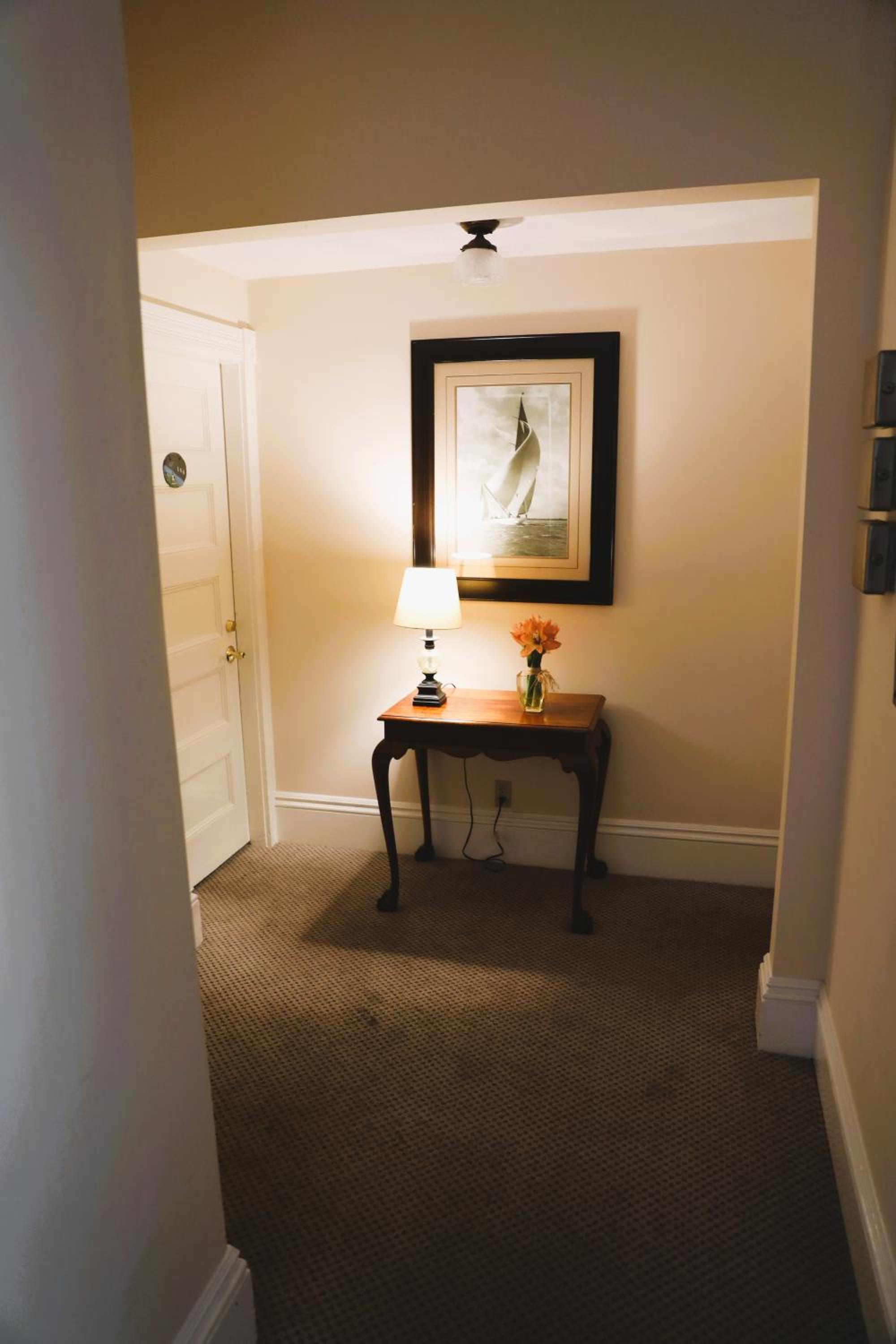 By The Sea Guests Bed & Breakfast and Suites
