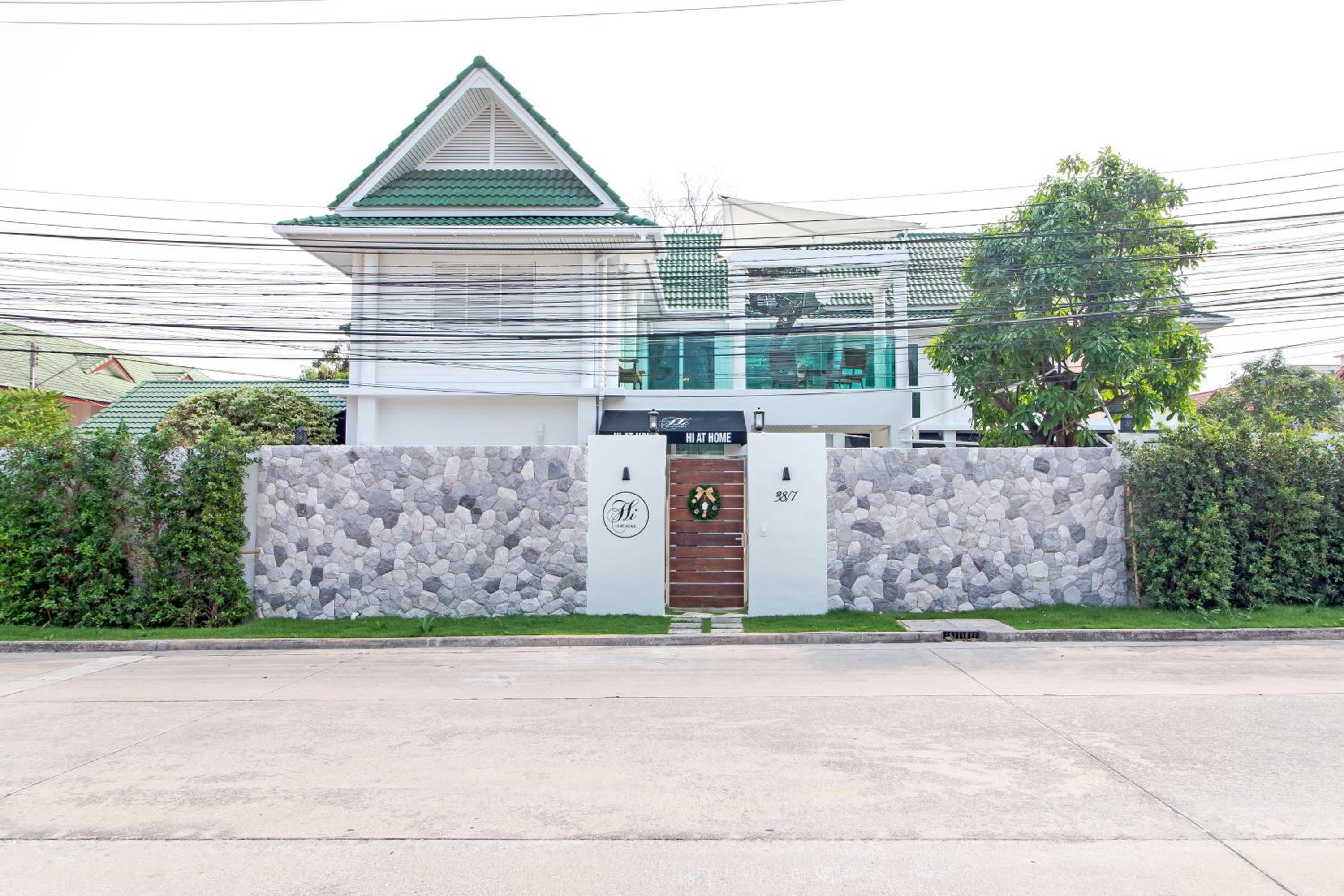 Stylish 2-Villa Combination by Hi At Home view 3