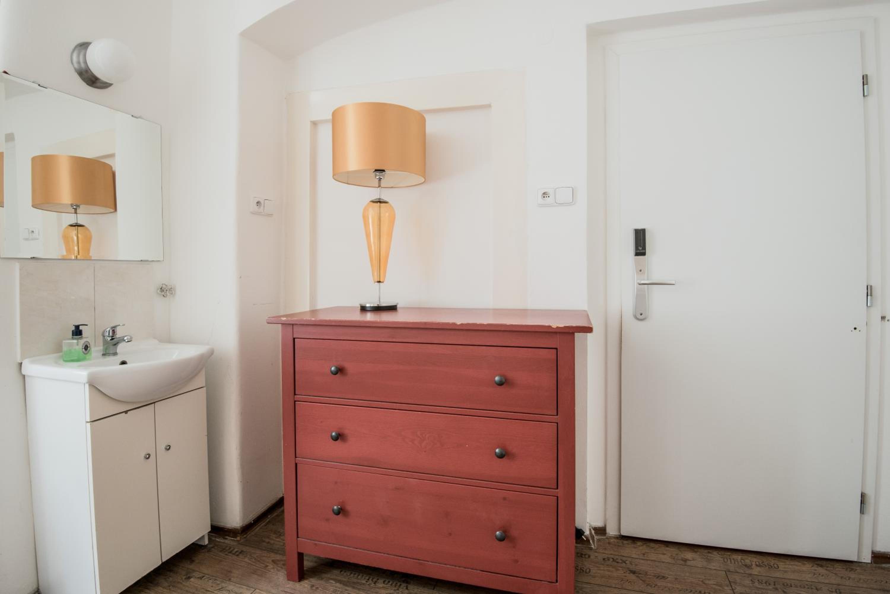 Charles Bridge Hostel & Apartments