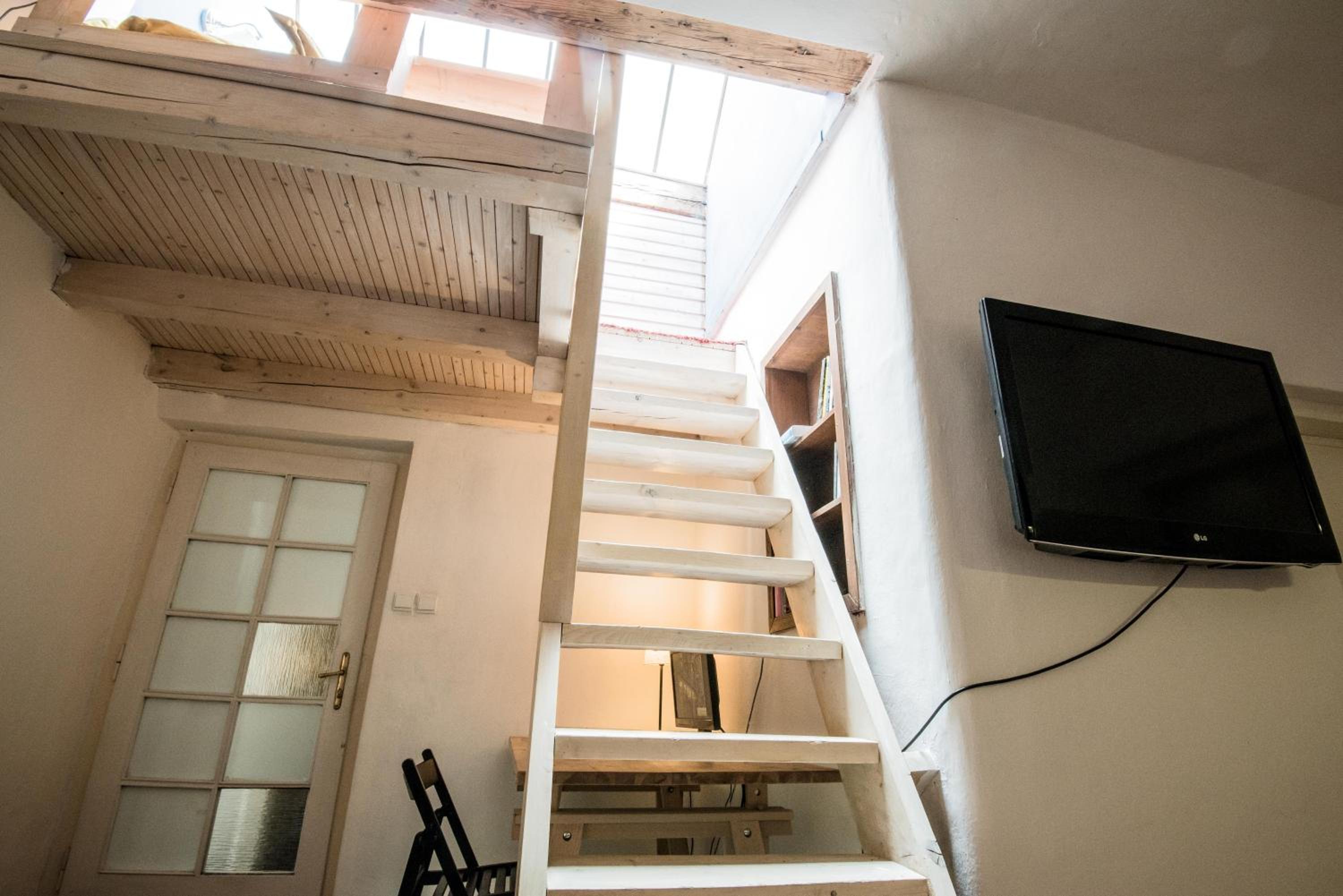 Charles Bridge Hostel & Apartments