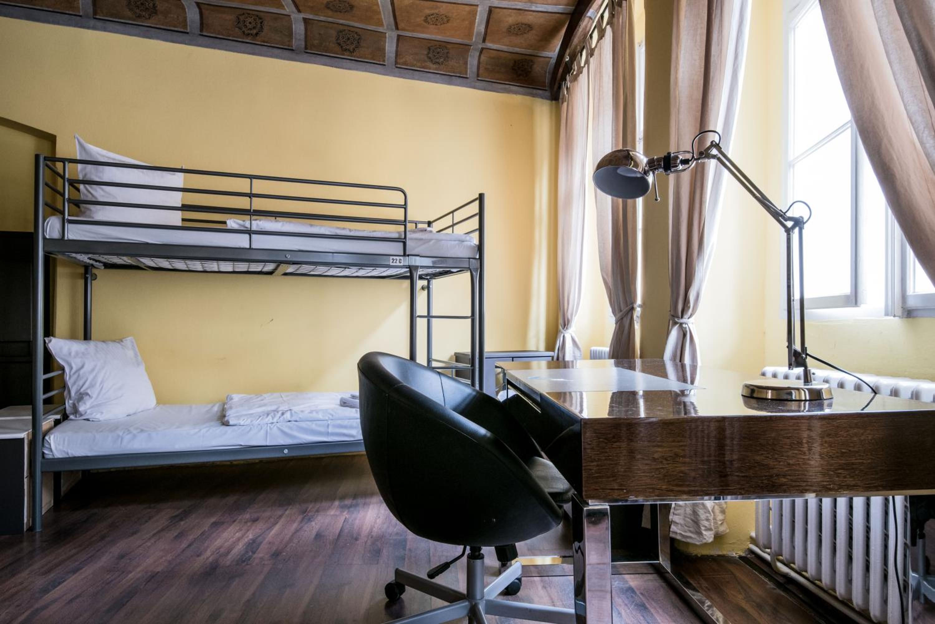 Charles Bridge Hostel & Apartments