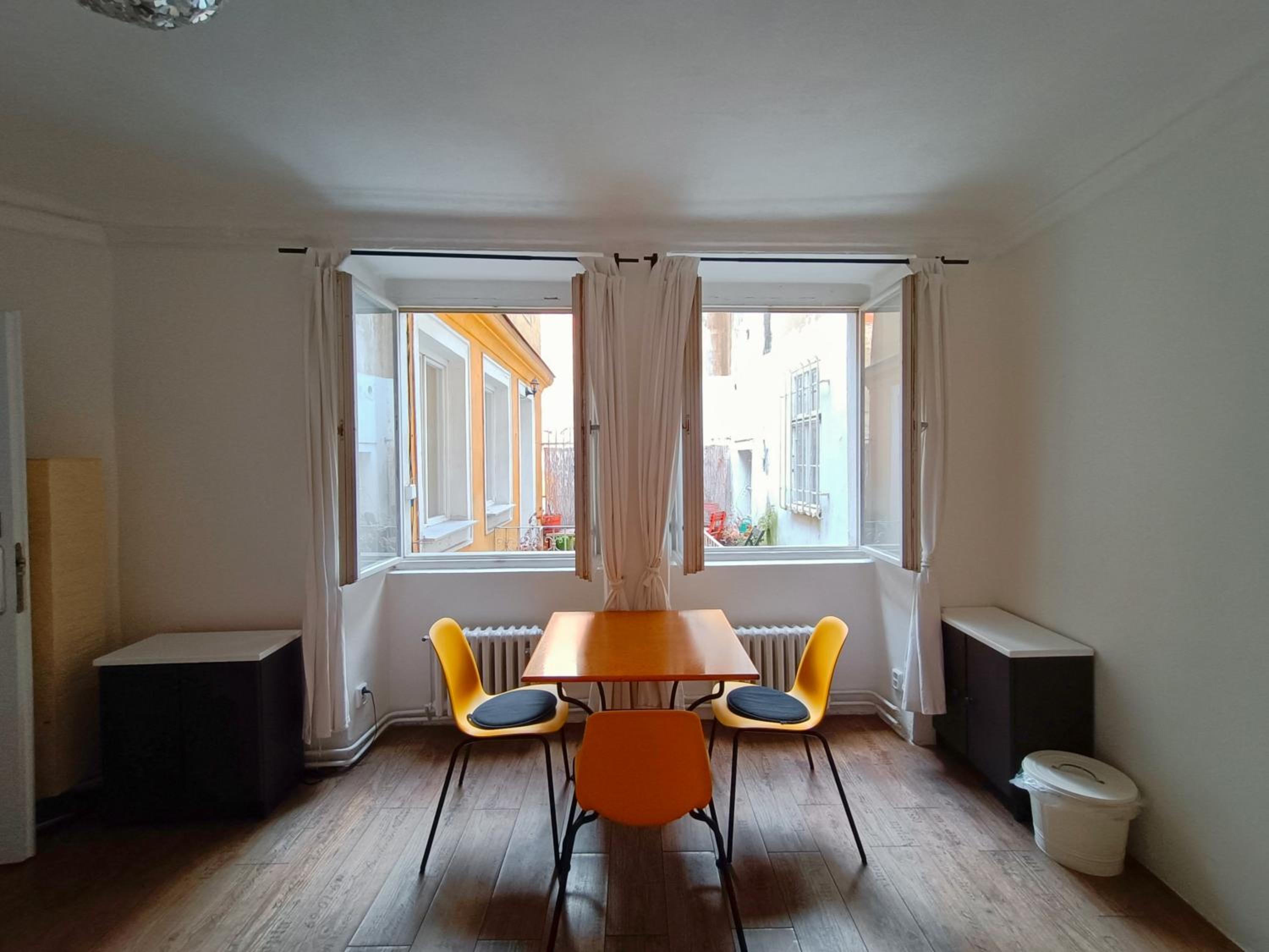 Charles Bridge Hostel & Apartments