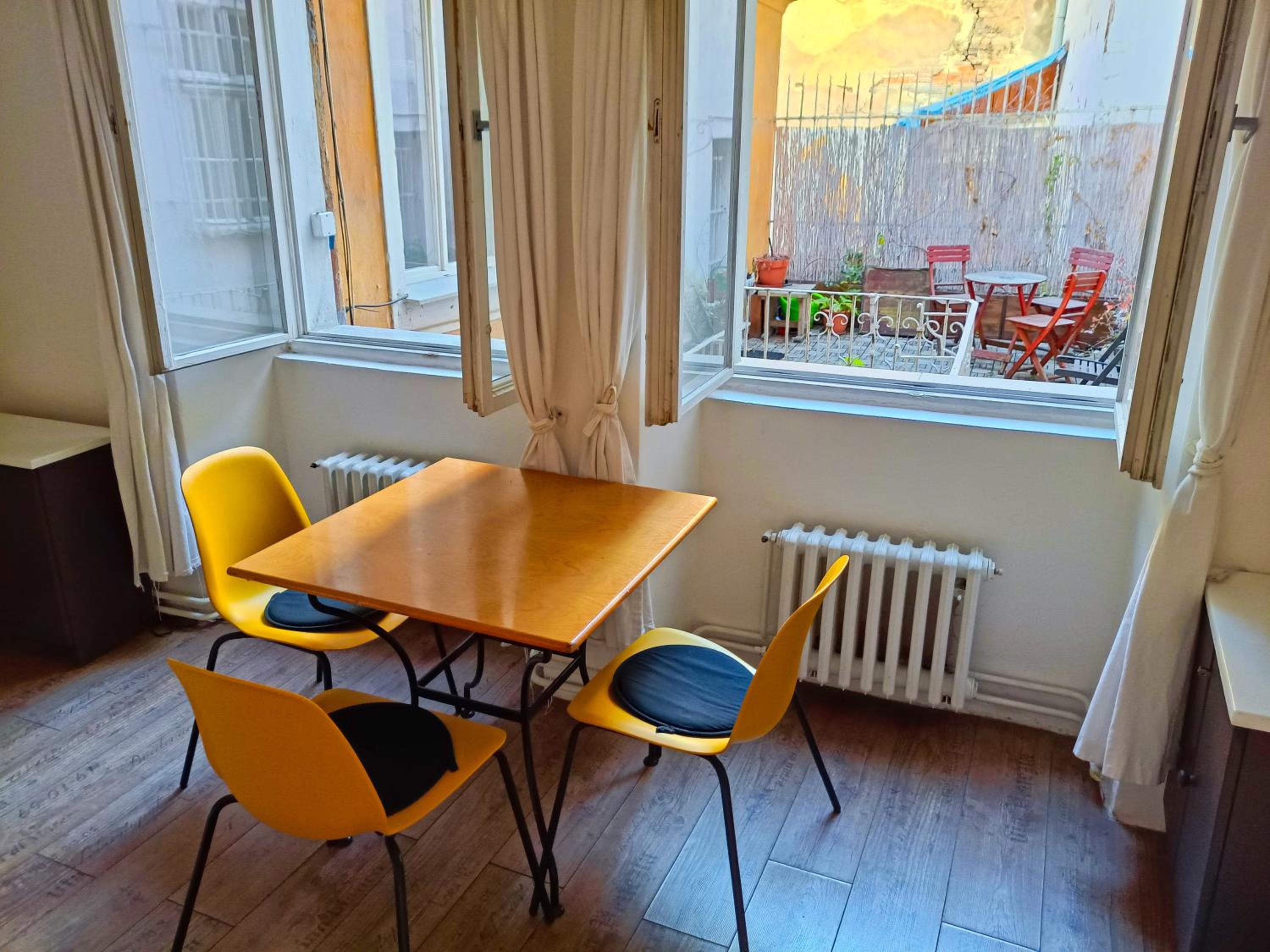 Charles Bridge Hostel & Apartments
