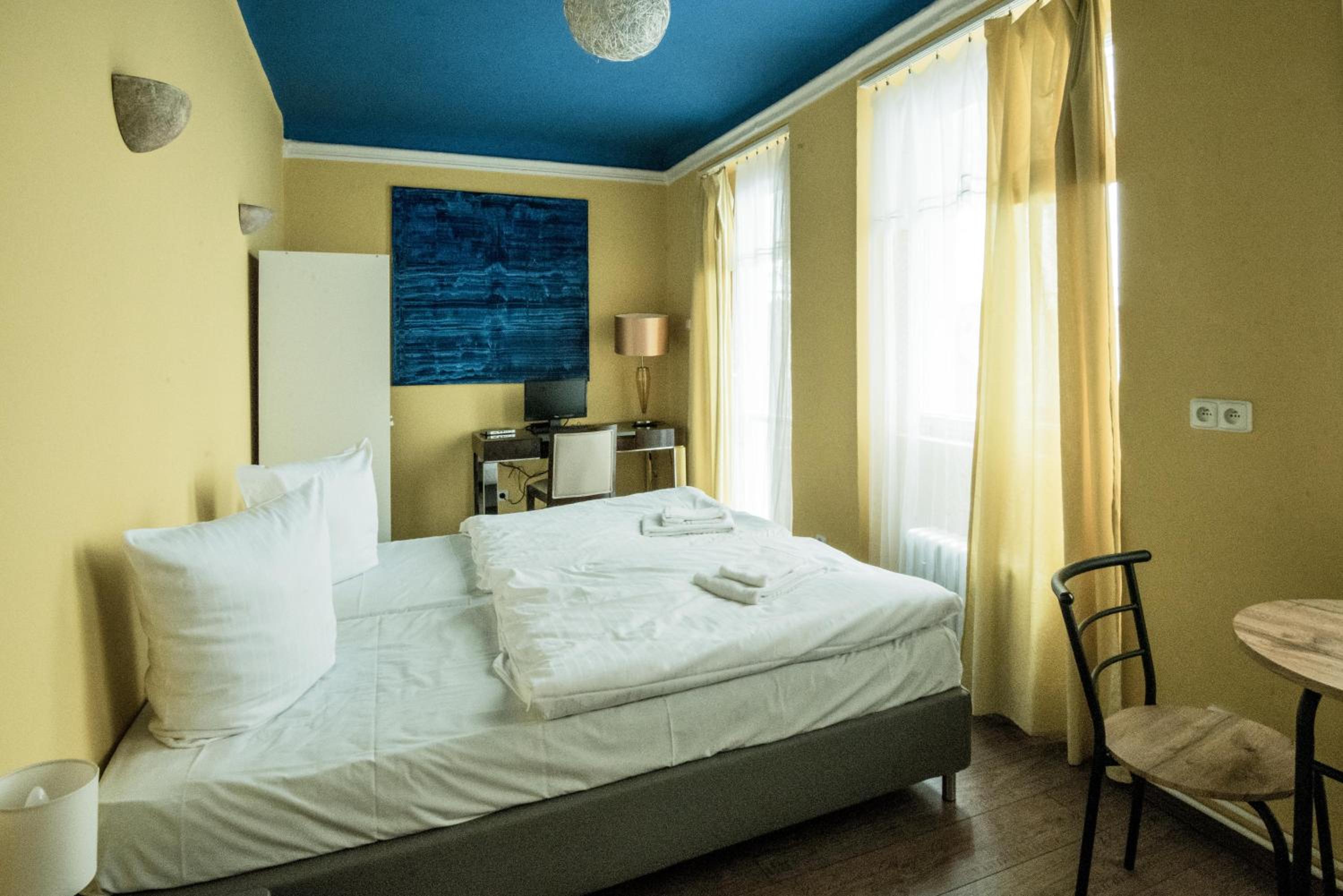 Charles Bridge Hostel & Apartments