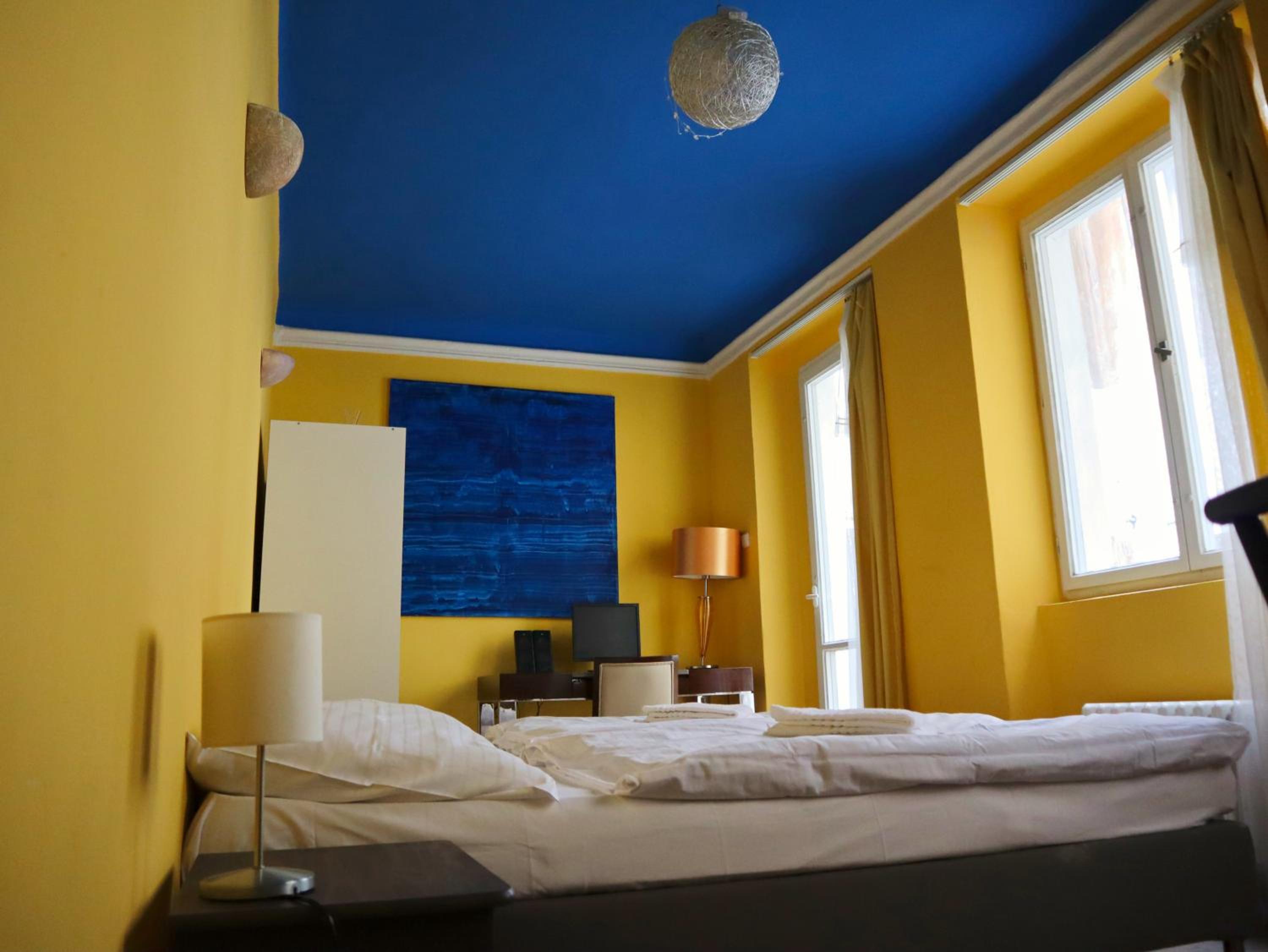 Charles Bridge Hostel & Apartments