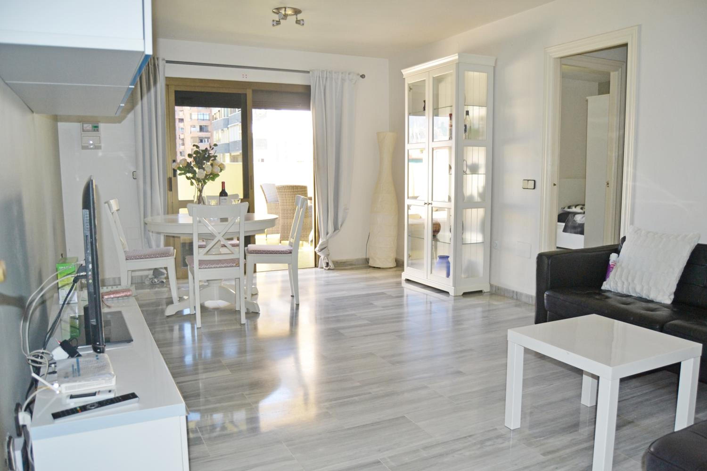 Hotel 2 BEDROOM 2 BATHROOM APARTMENT in the heart of Fuengirola with big terrace and free parking space close to beach - Image 1