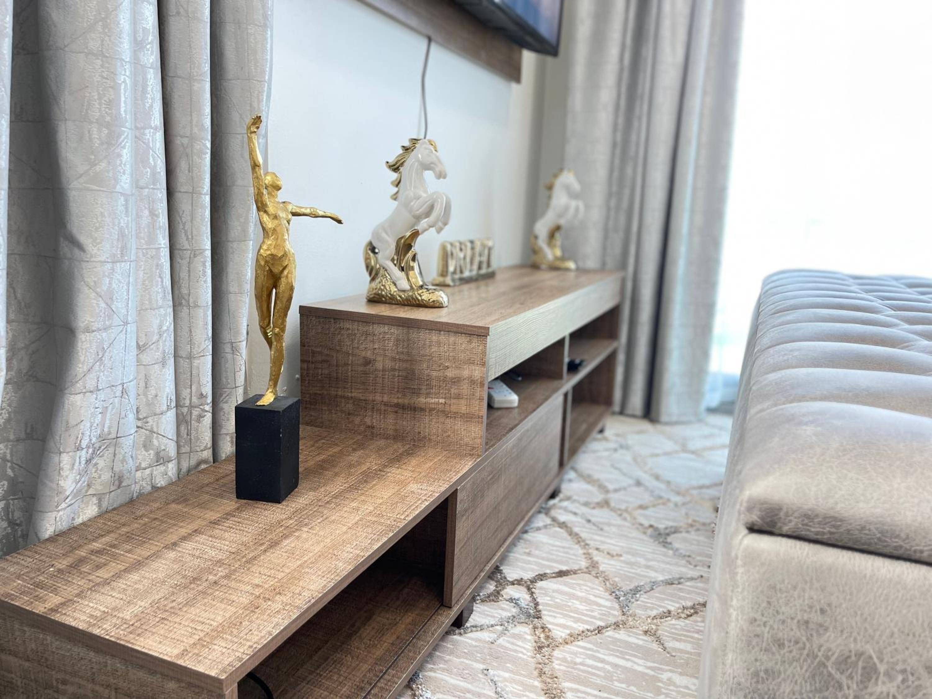 Luxury Room with Marina view close to JBR Beach and Metro with Shared Kitchen