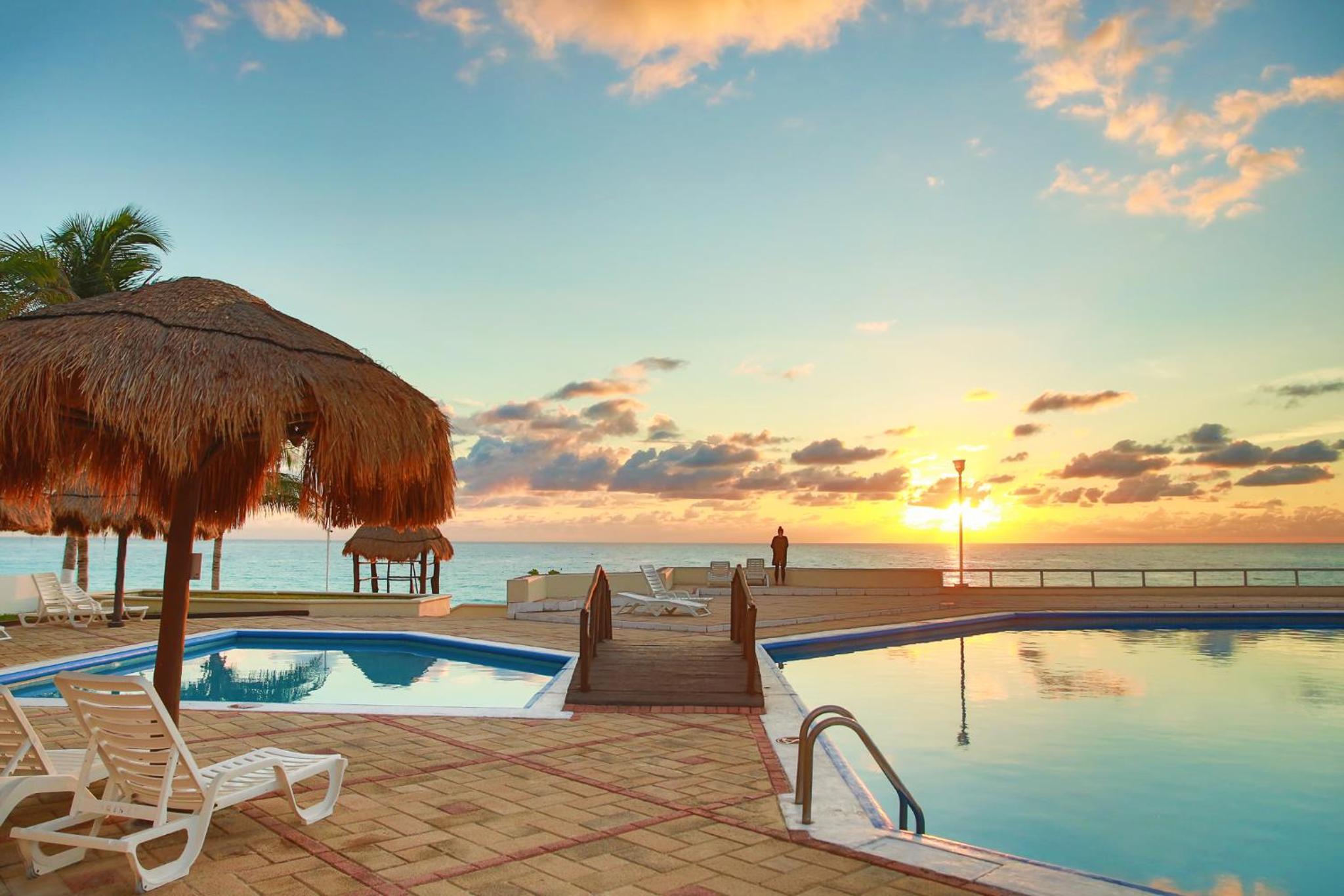 Brisas Shores Beach & OceanFront Apartments 1 or 2 bedrooms Cancun Hotel Zone