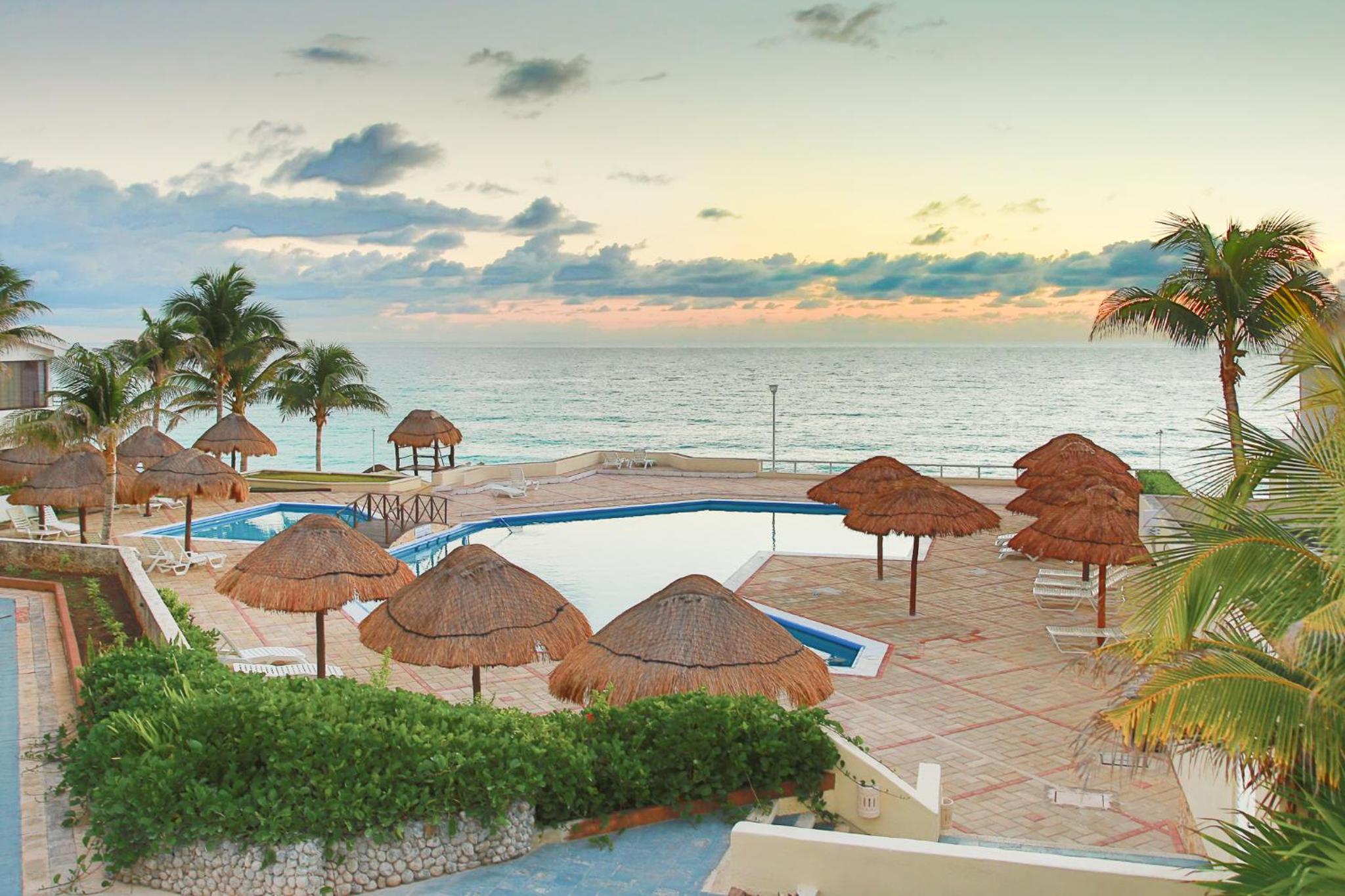 Brisas Shores Beach & OceanFront Apartments 1 or 2 bedrooms Cancun Hotel Zone