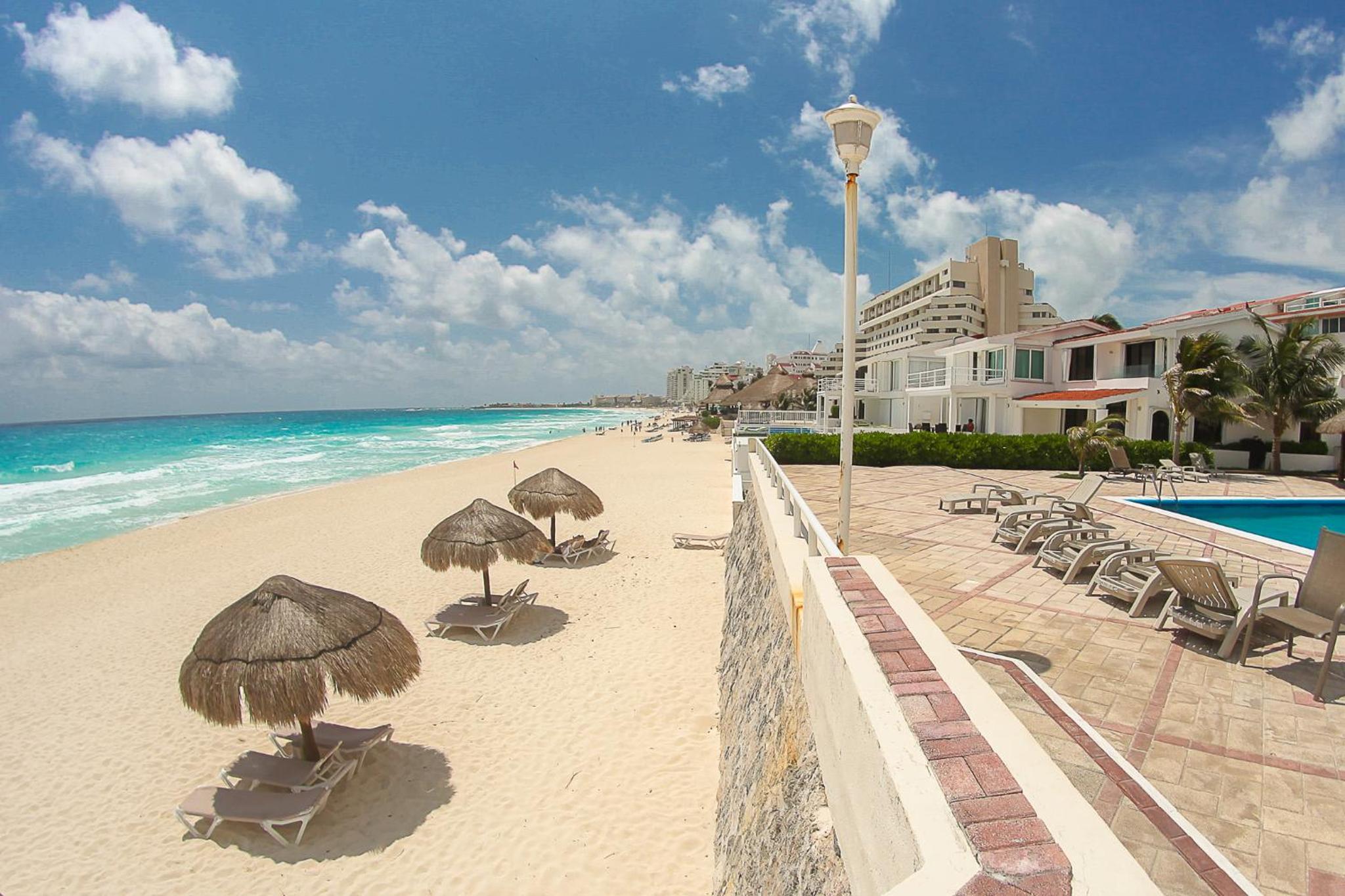 Brisas Shores Beach & OceanFront Apartments 1 or 2 bedrooms Cancun Hotel Zone