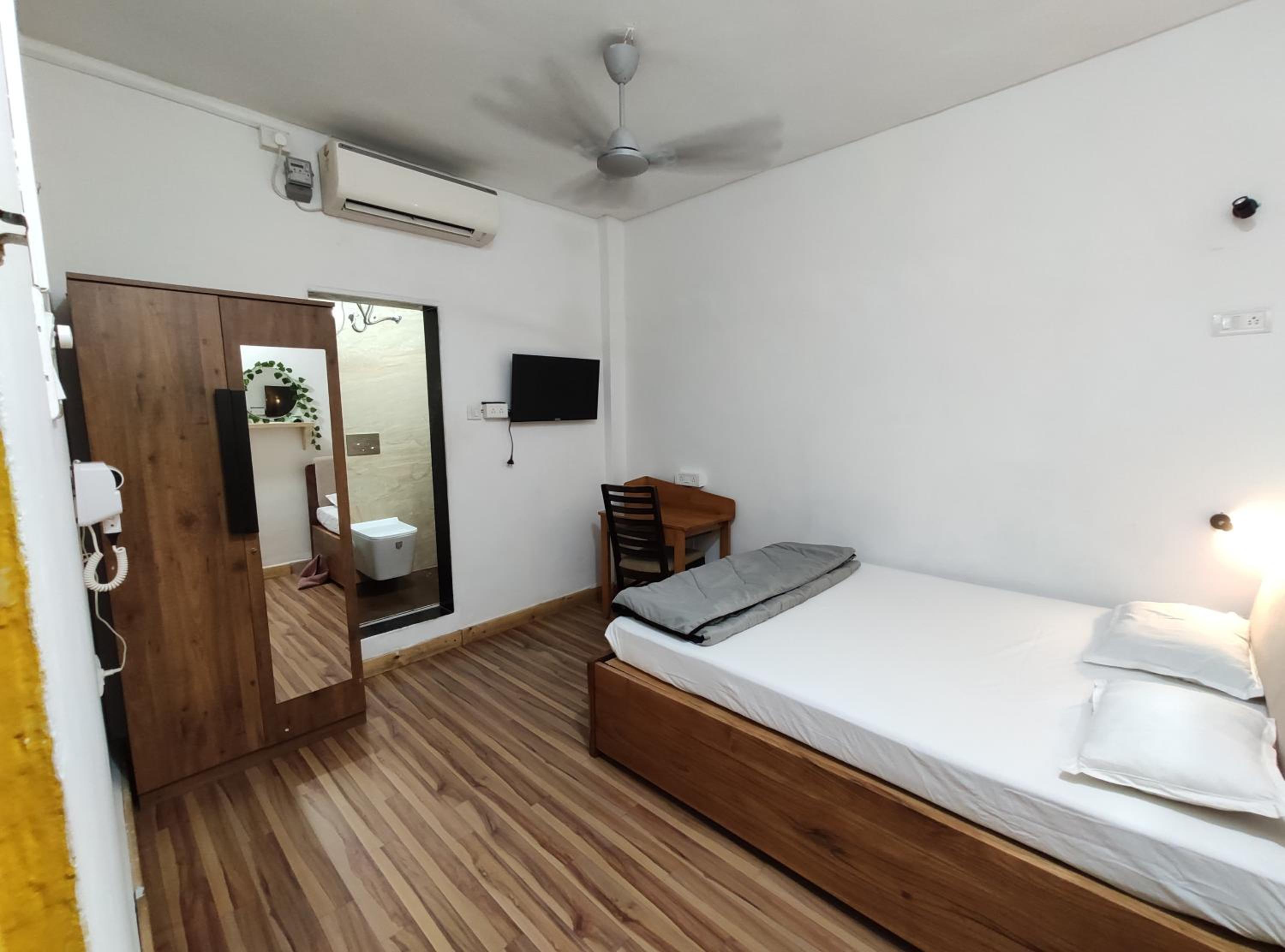HOSHTEL99 - PRIME - Stay, Cowork & Connect view 2
