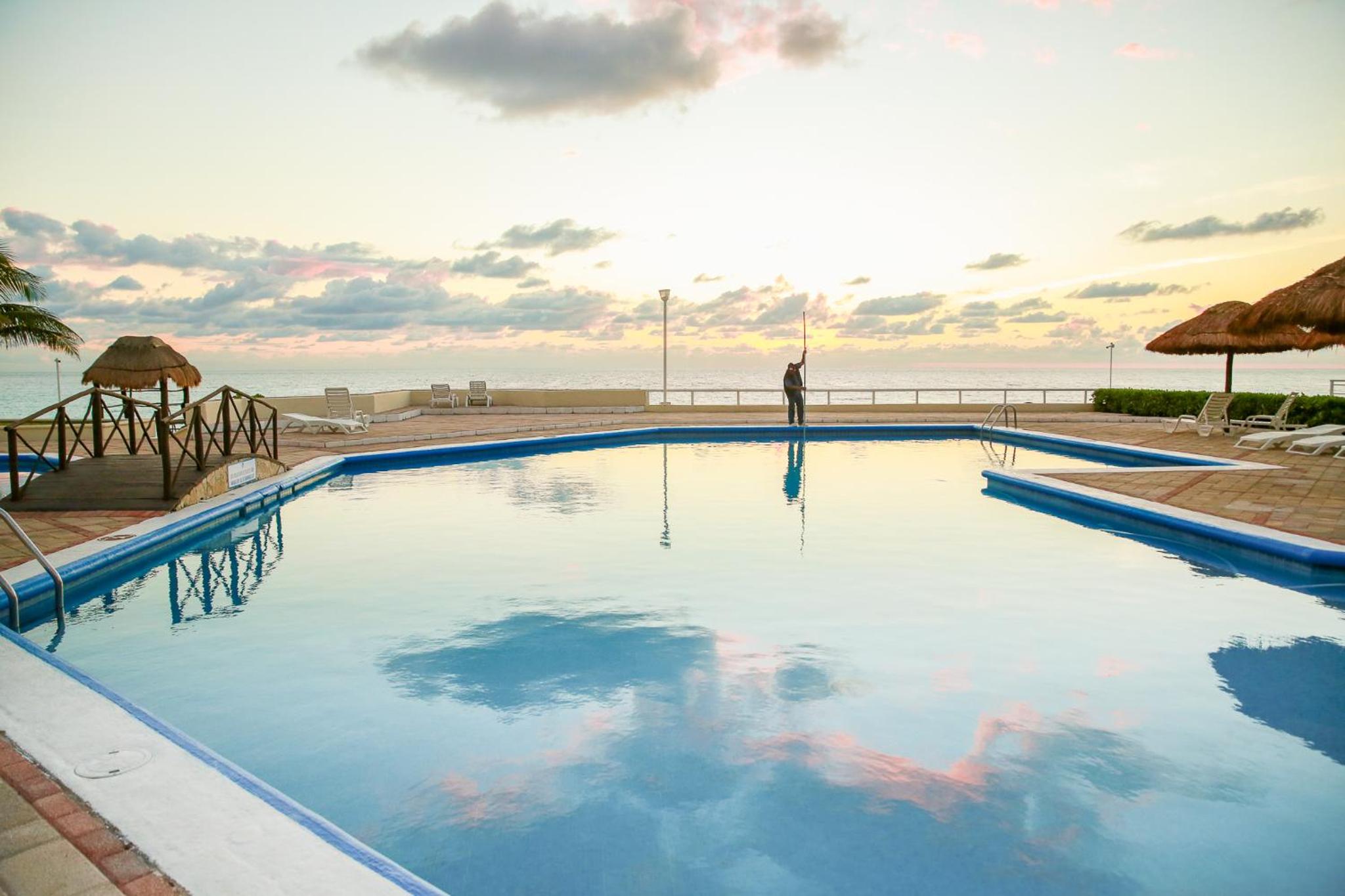 Brisas Shores Penthouse Beachfront, Ocean View Terrace Cancun Hotel Zone, 2 bedrooms