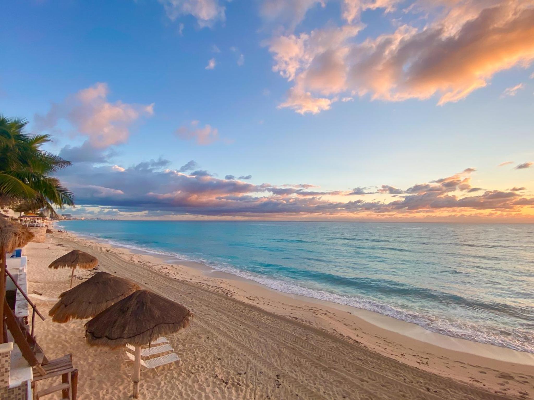 Brisas Shores Penthouse Beachfront, Ocean View Terrace Cancun Hotel Zone, 2 bedrooms