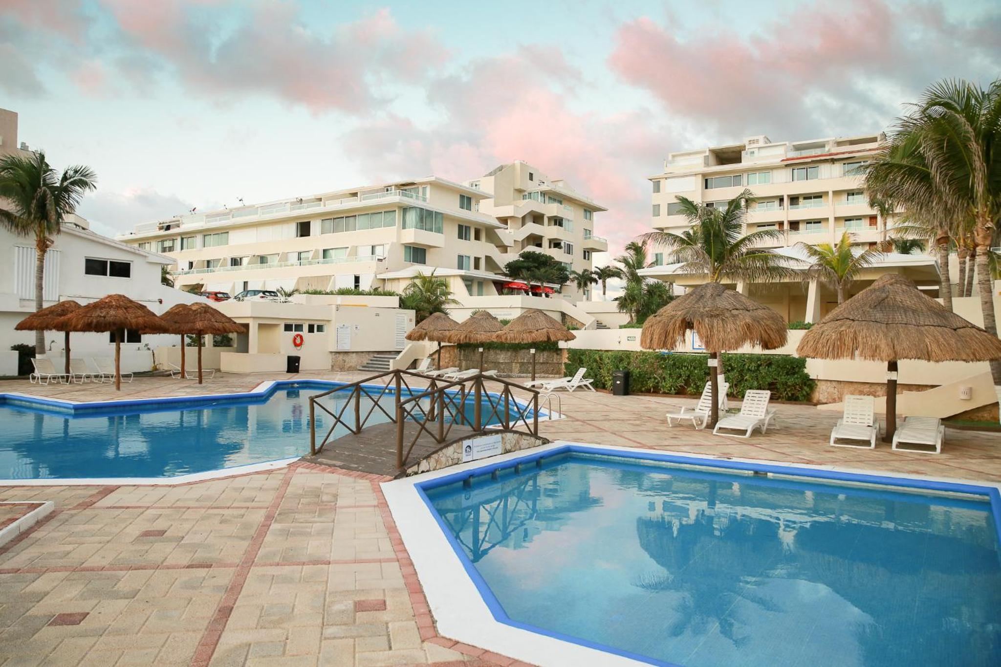 Brisas Shores Penthouse Beachfront, Ocean View Terrace Cancun Hotel Zone, 2 bedrooms