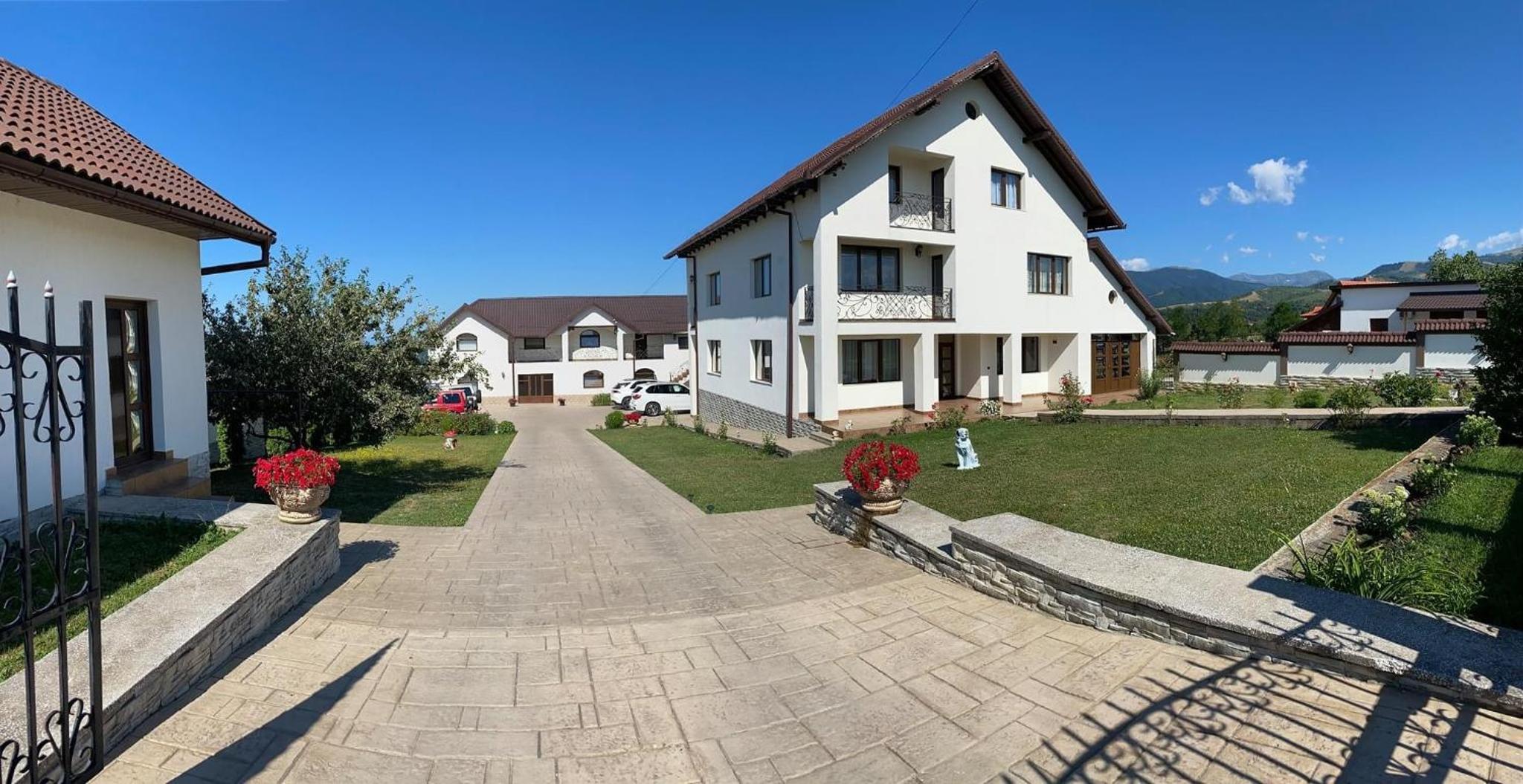 Pensiunea Novis view 2