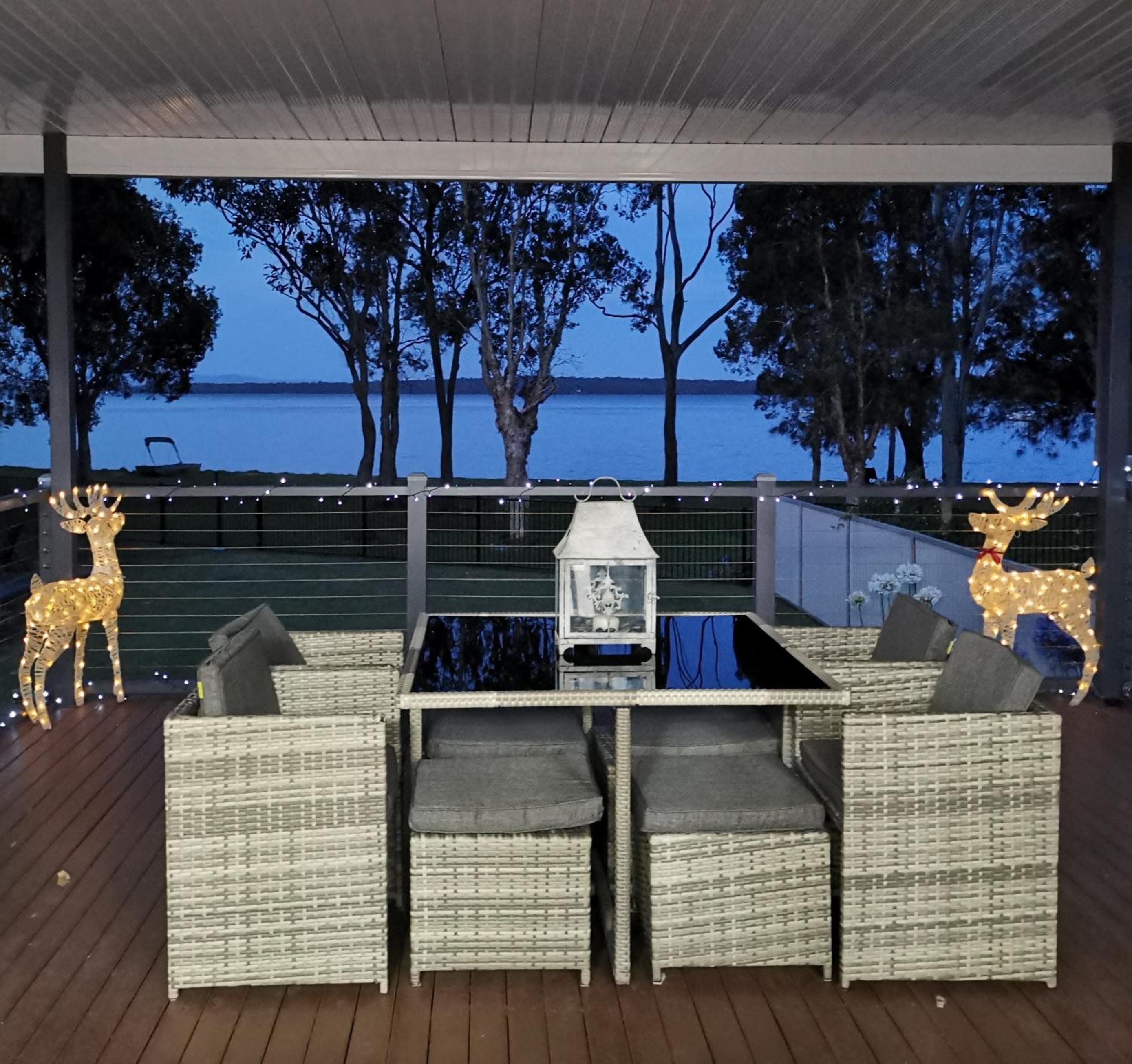 Getaway Lakefront Environmental House on Lake Macquarie with Water View