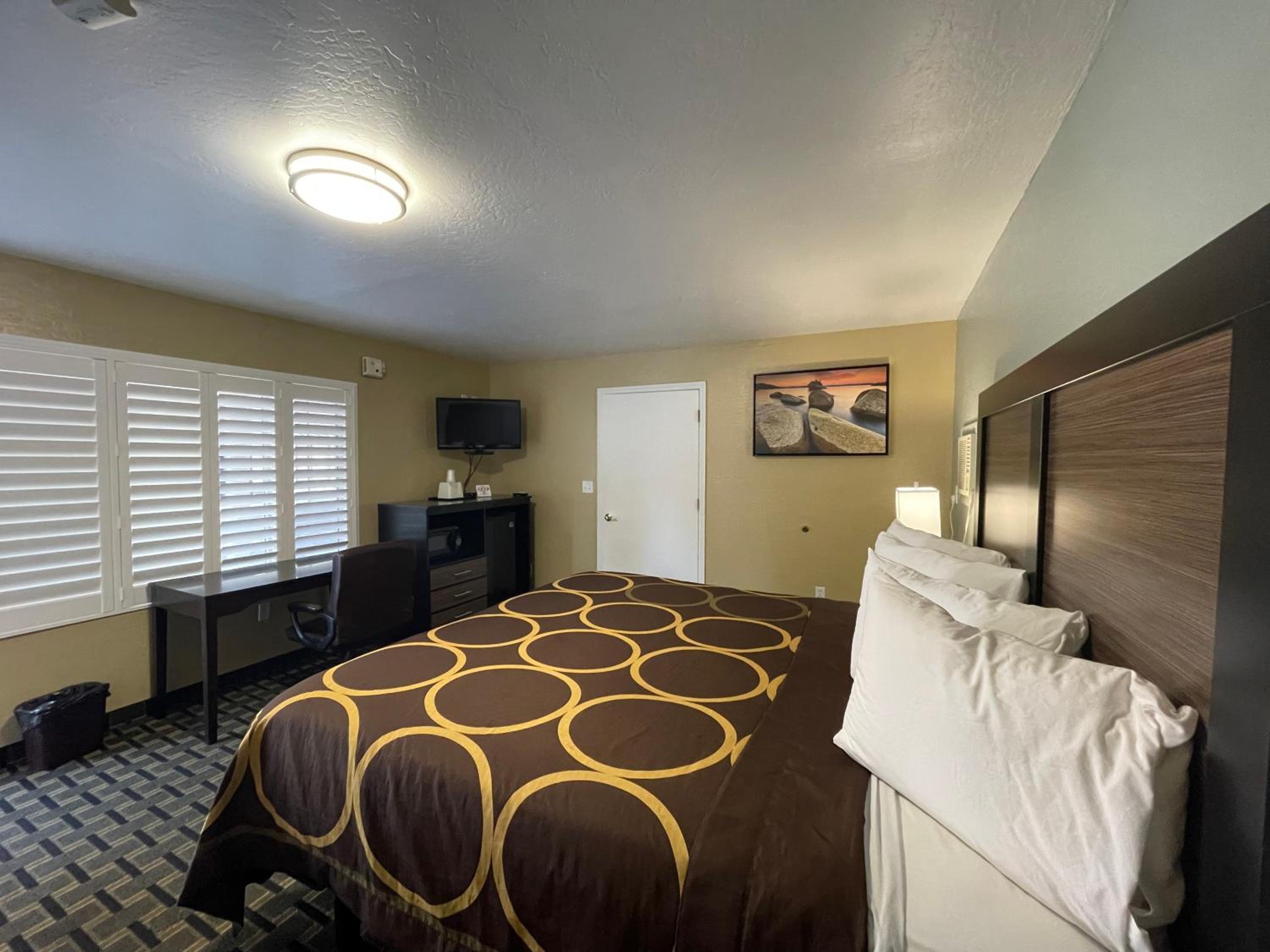 Lake Tahoe Vacations - Pinewood Inn - Property Image 26