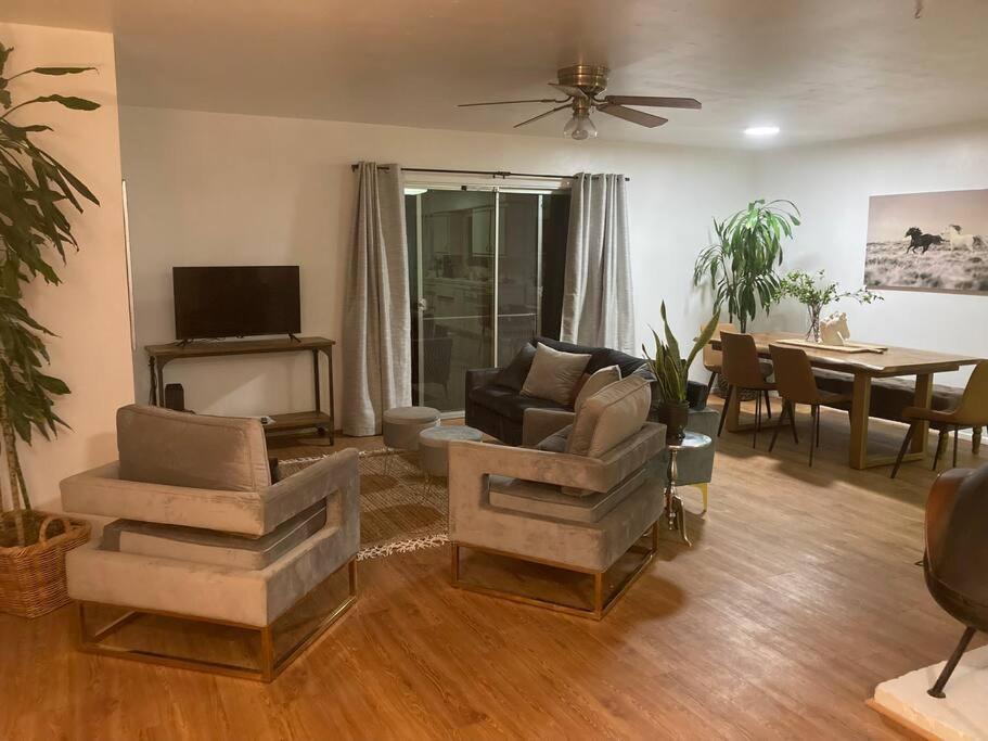 Ranch Style Home w/ Bikes! Heart of Wine Country view 4