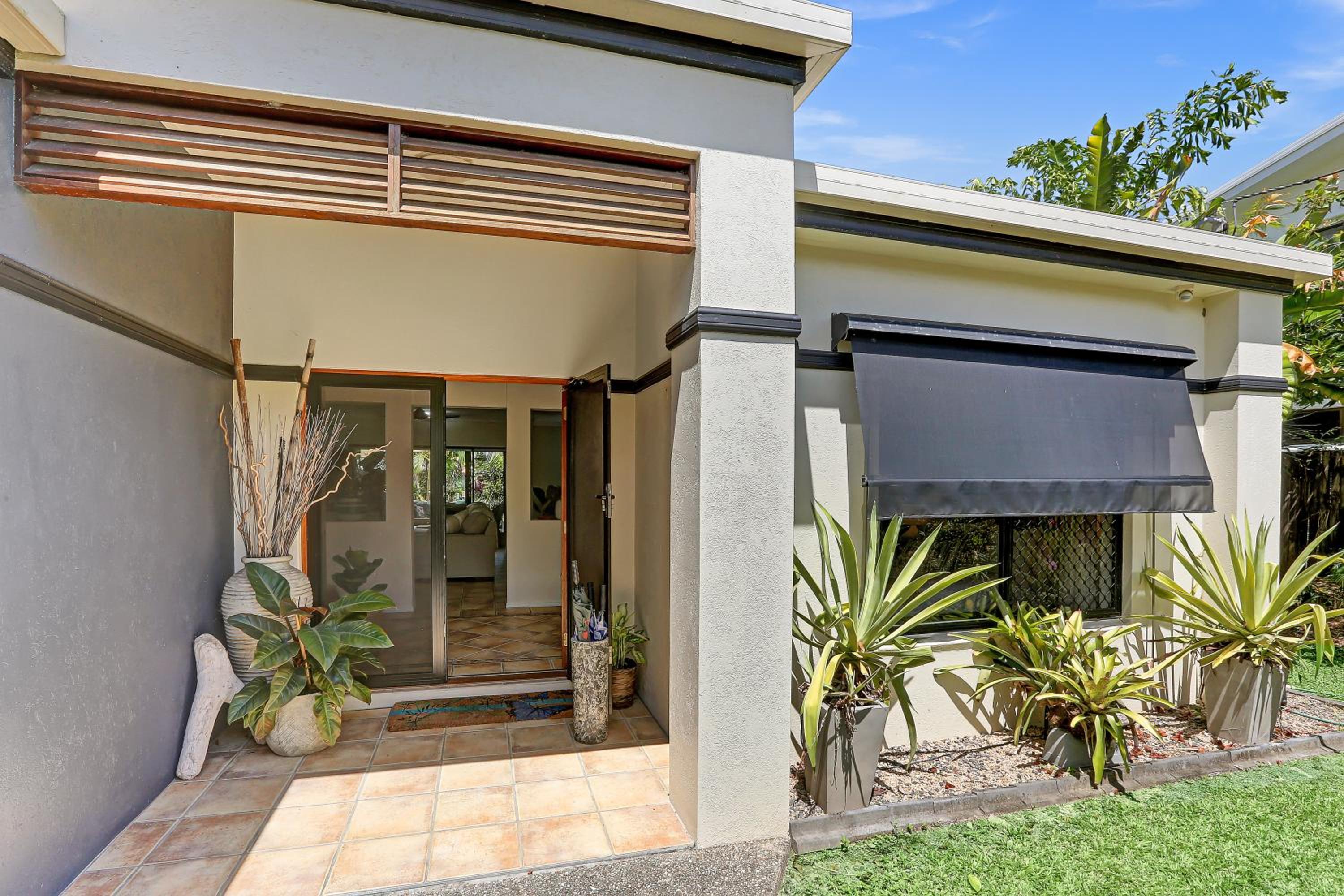 Hotel Villa Blue - Coastal Family Escape