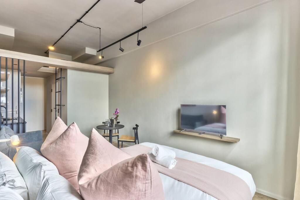 Trendy Urban Apartment in East City - Central CBD view 3