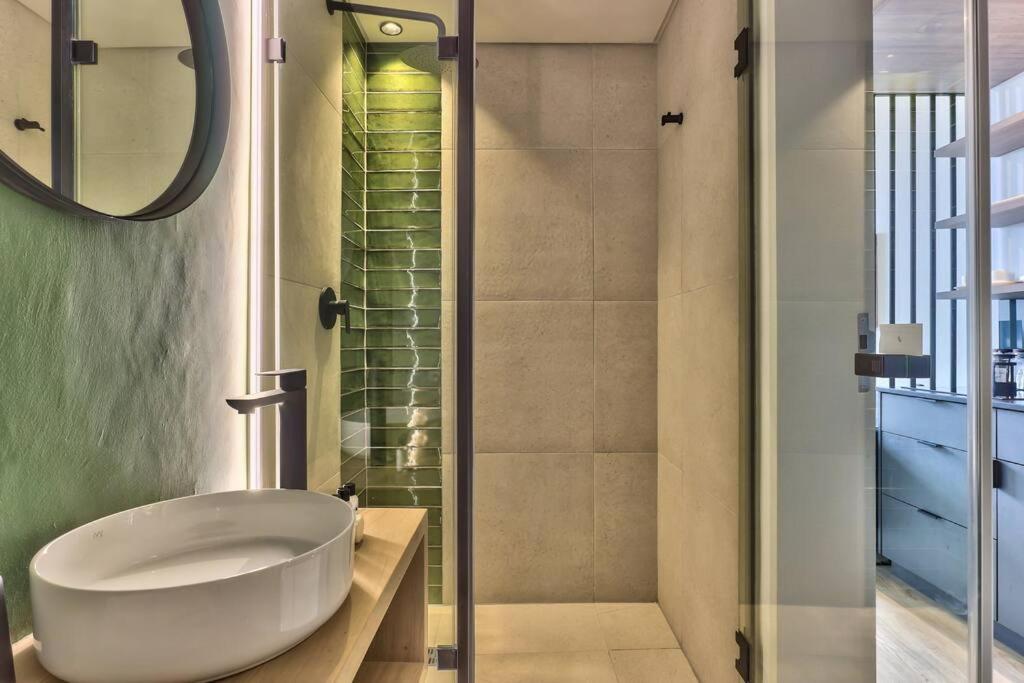 Trendy Urban Apartment in East City - Central CBD view 4