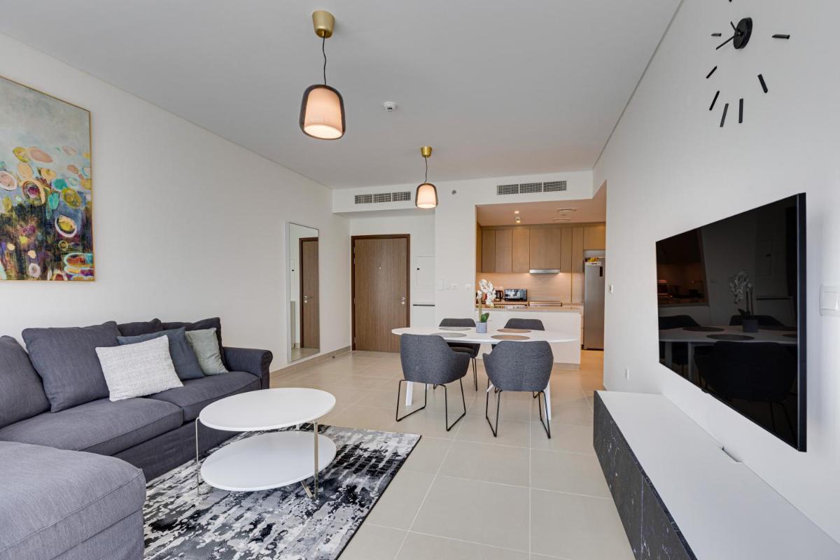 Brand new apartment with huge terrace 52 42