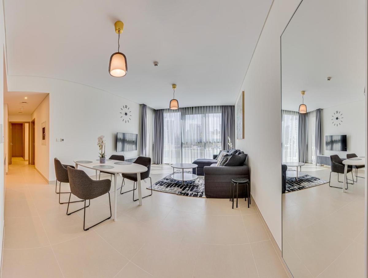 Brand new apartment with huge terrace 52 42