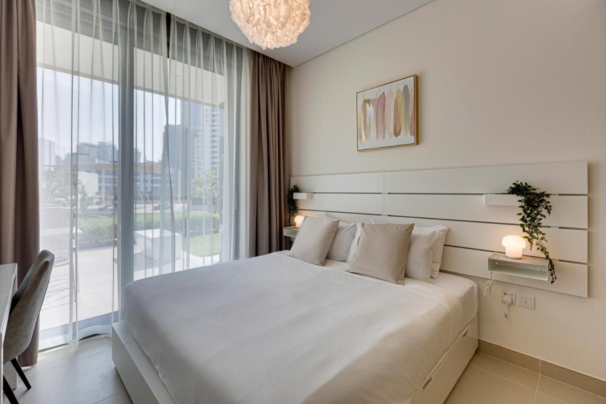 Brand new apartment with huge terrace 52 42