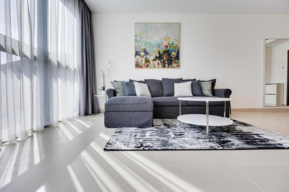 Brand new apartment with huge terrace 52 42