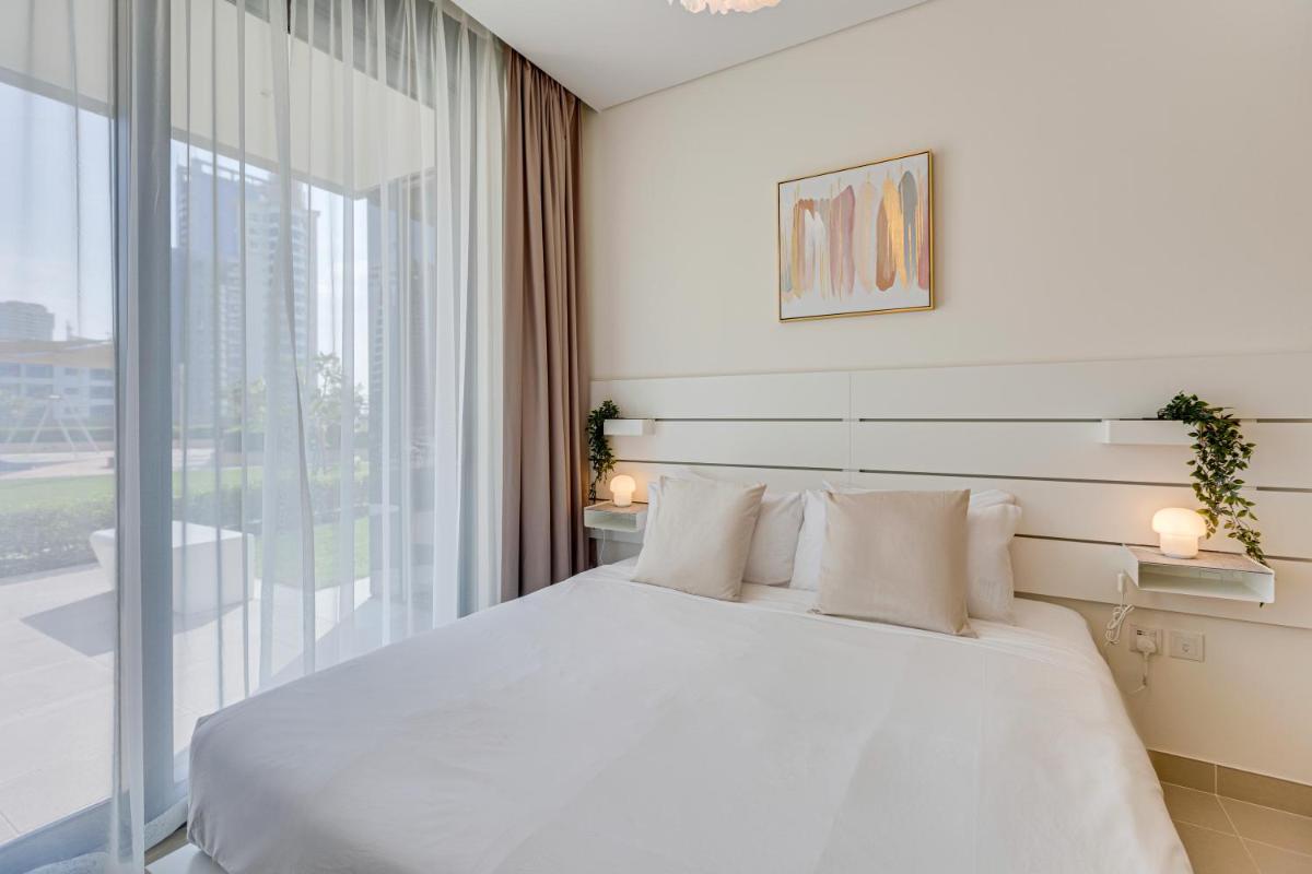 Brand new apartment with huge terrace 52 42
