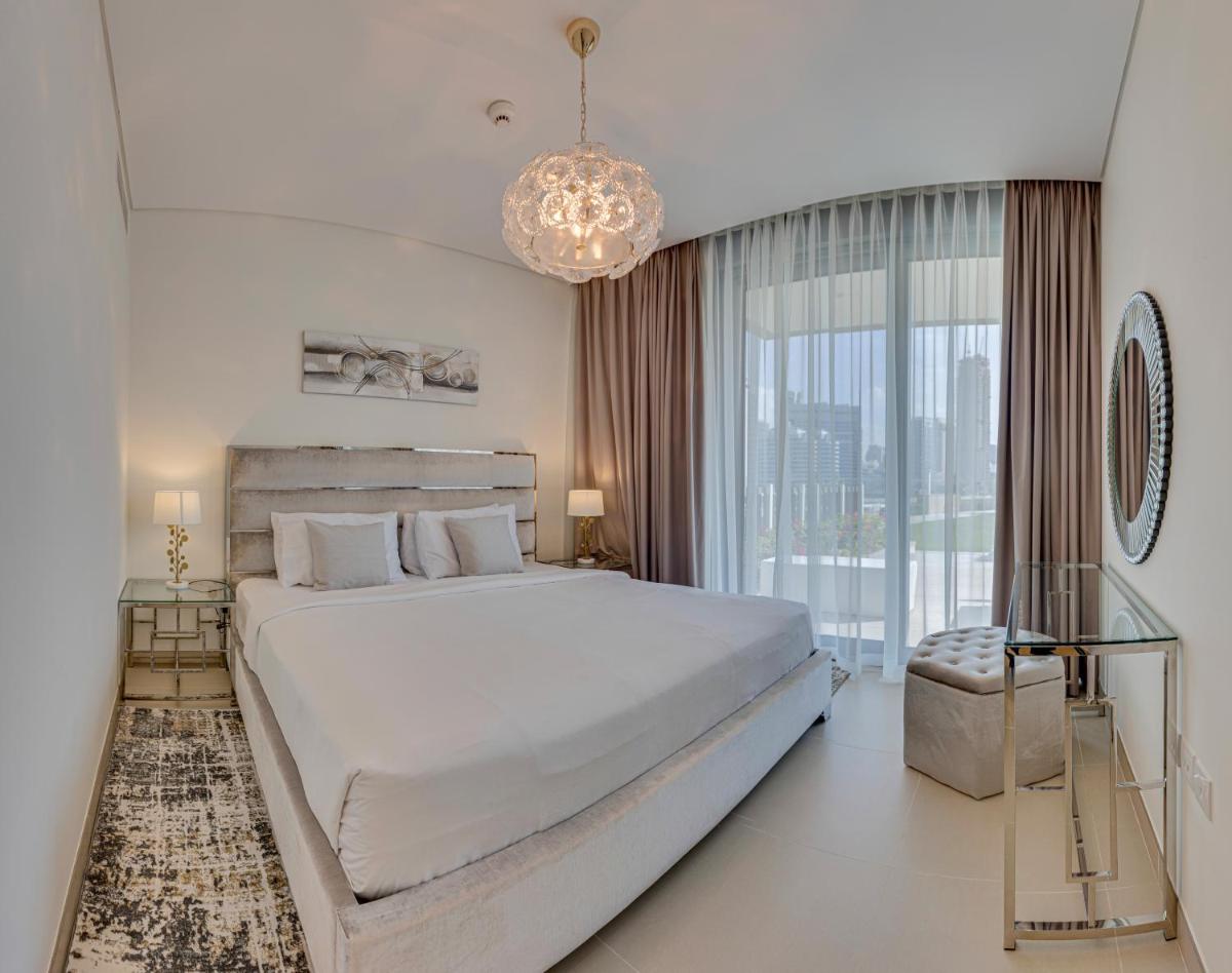 Brand new apartment with huge terrace 52 42