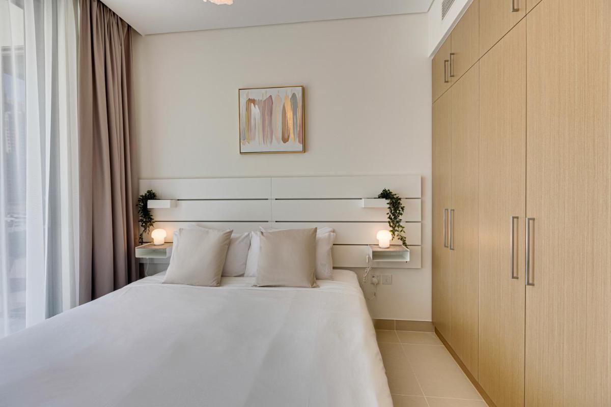 Brand new apartment with huge terrace 52 42