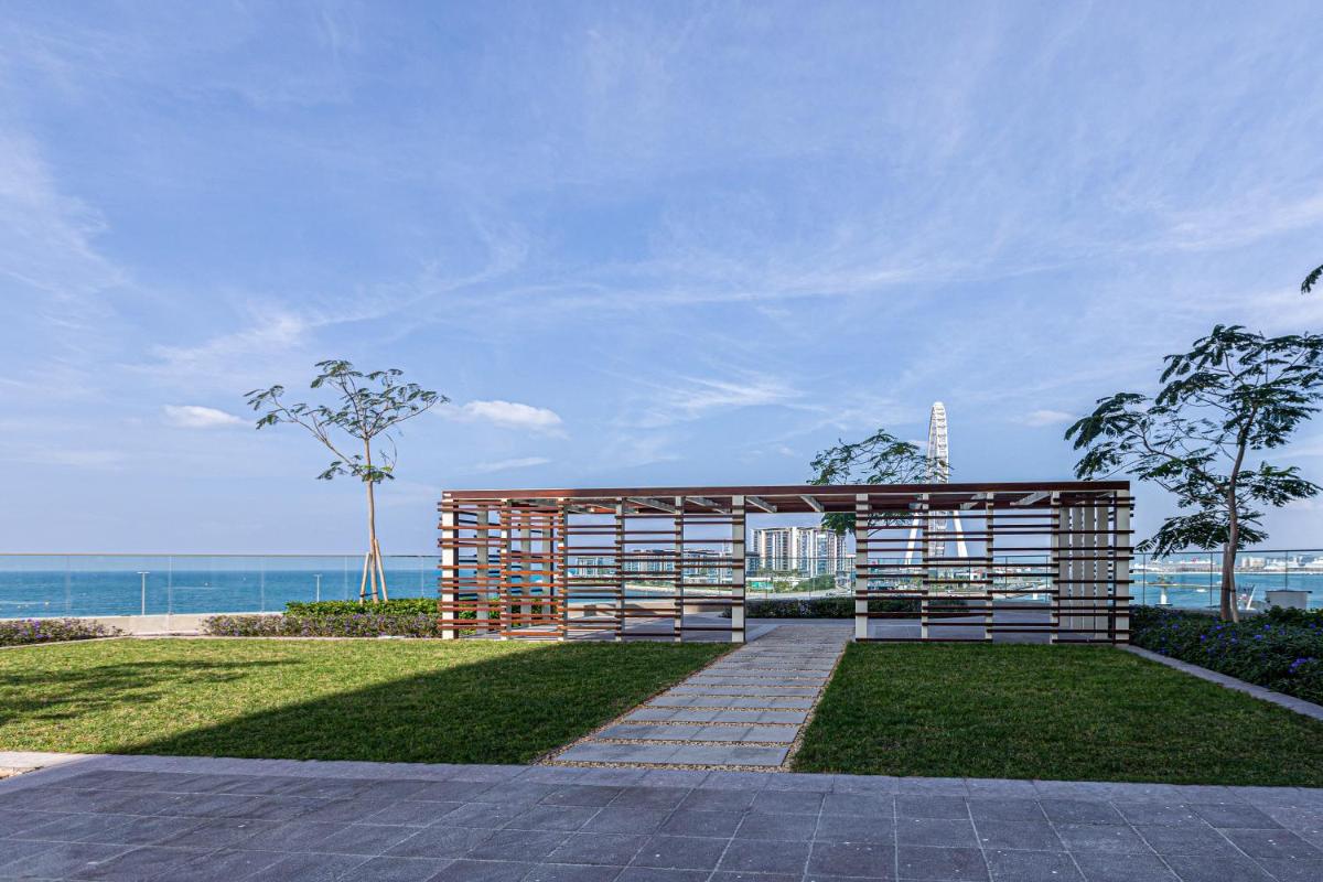 Brand new apartment with huge terrace 52 42