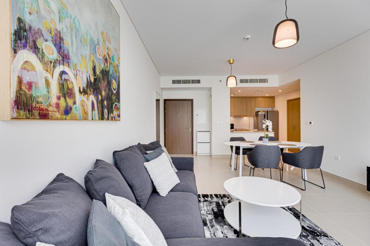 Brand new apartment with huge terrace 52 42