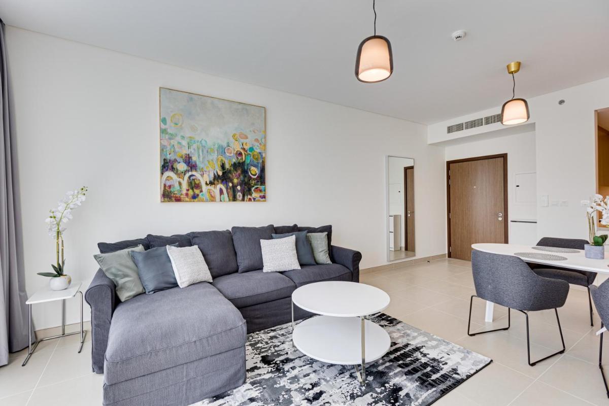 Brand new apartment with huge terrace 52 42