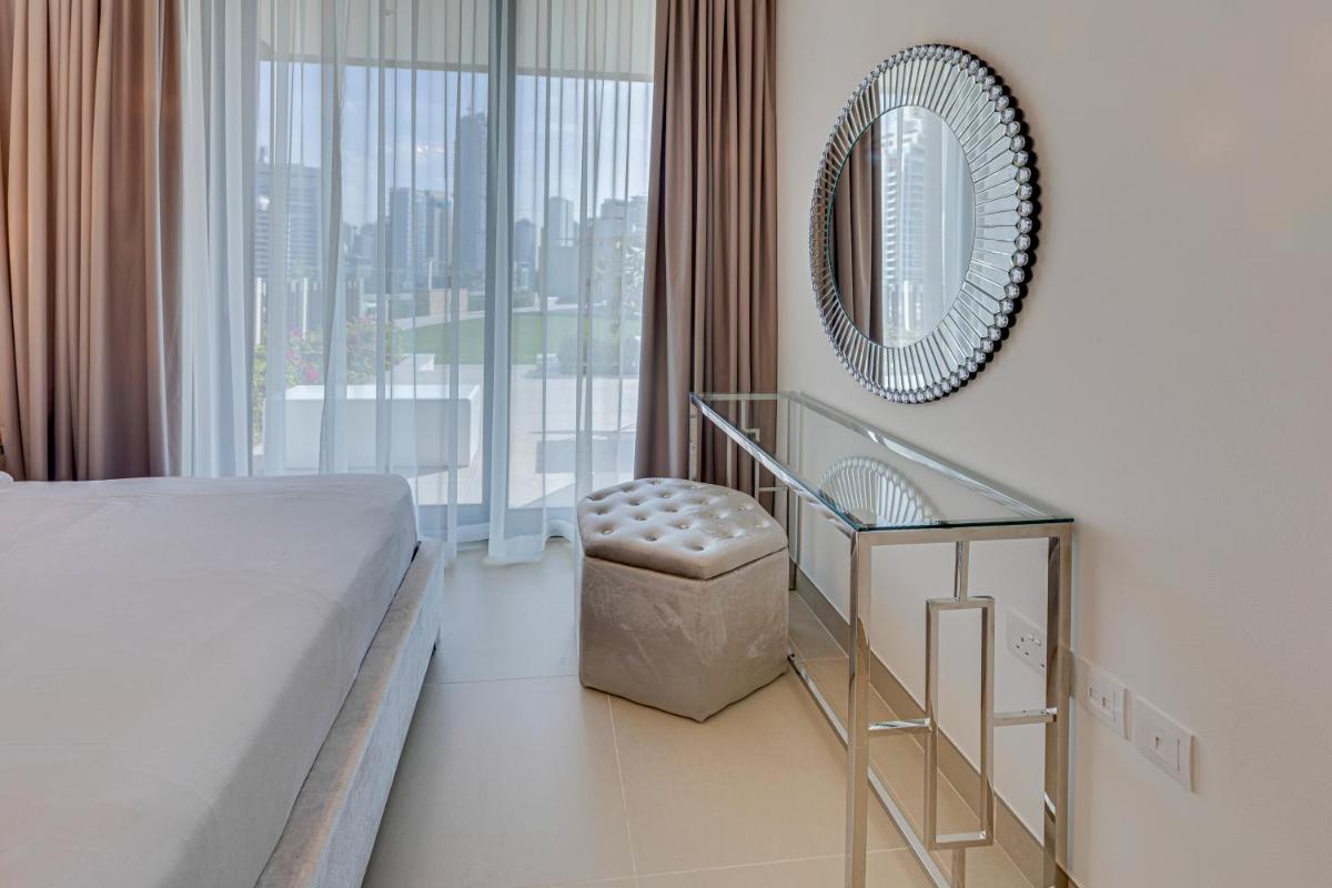 Brand new apartment with huge terrace 52 42