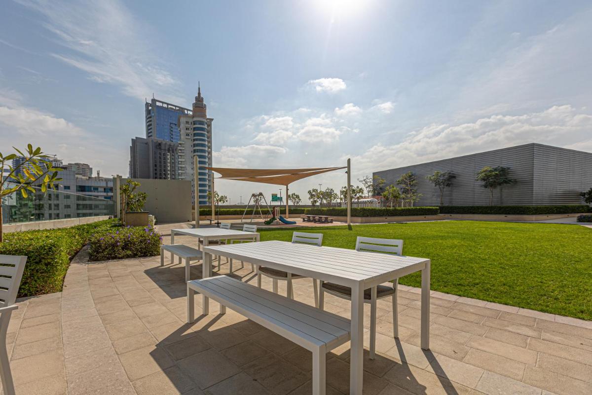 Brand new apartment with huge terrace 52 42