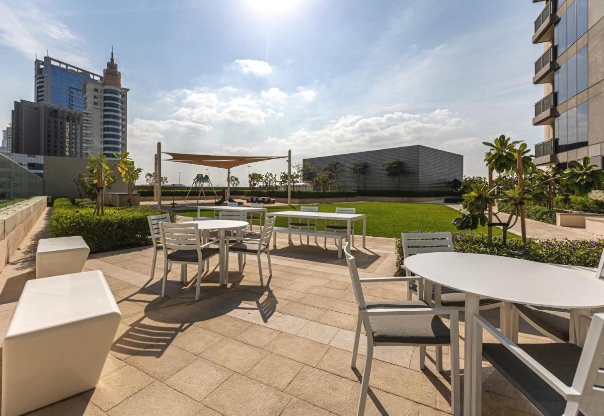 Brand new apartment with huge terrace 52 42