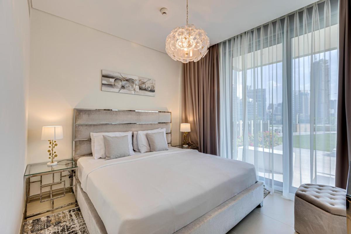 Brand new apartment with huge terrace 52 42