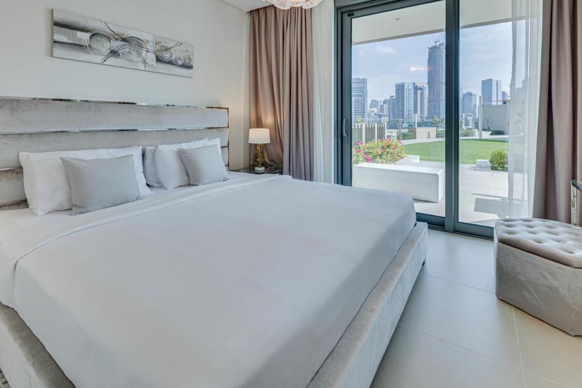 Brand new apartment with huge terrace 52 42