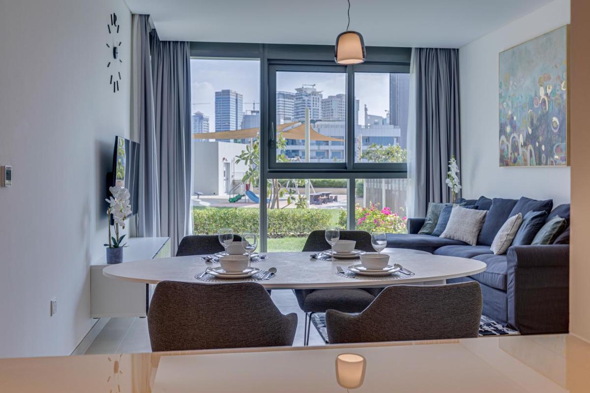 Brand new apartment with huge terrace 52 42