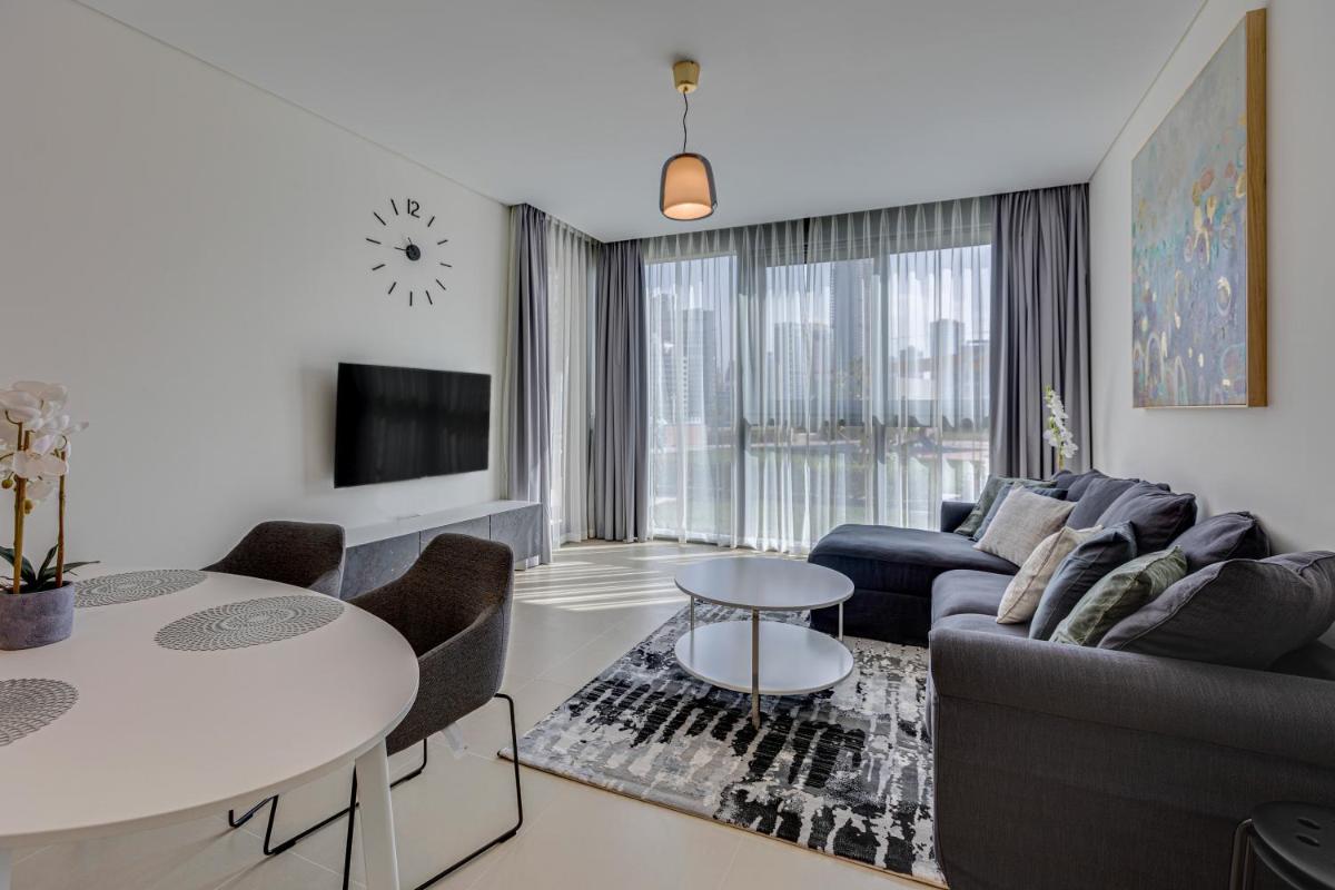 Brand new apartment with huge terrace 52 42