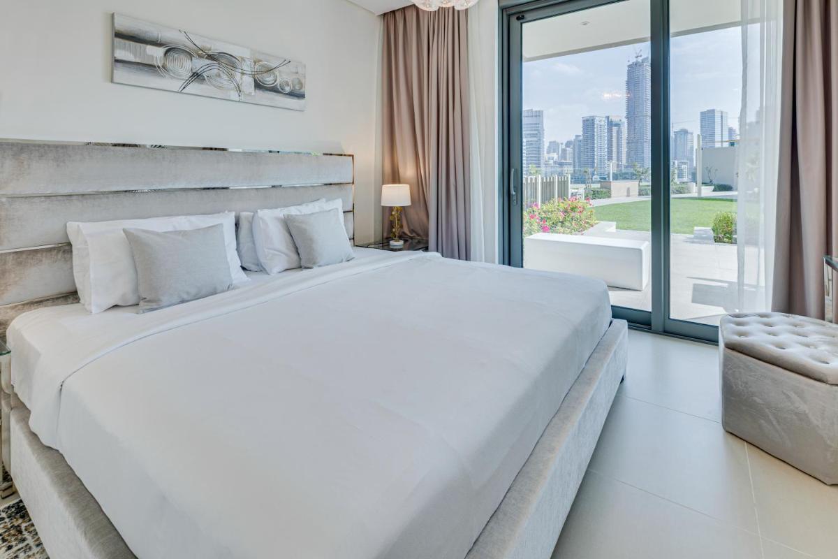 Brand new apartment with huge terrace 52 42