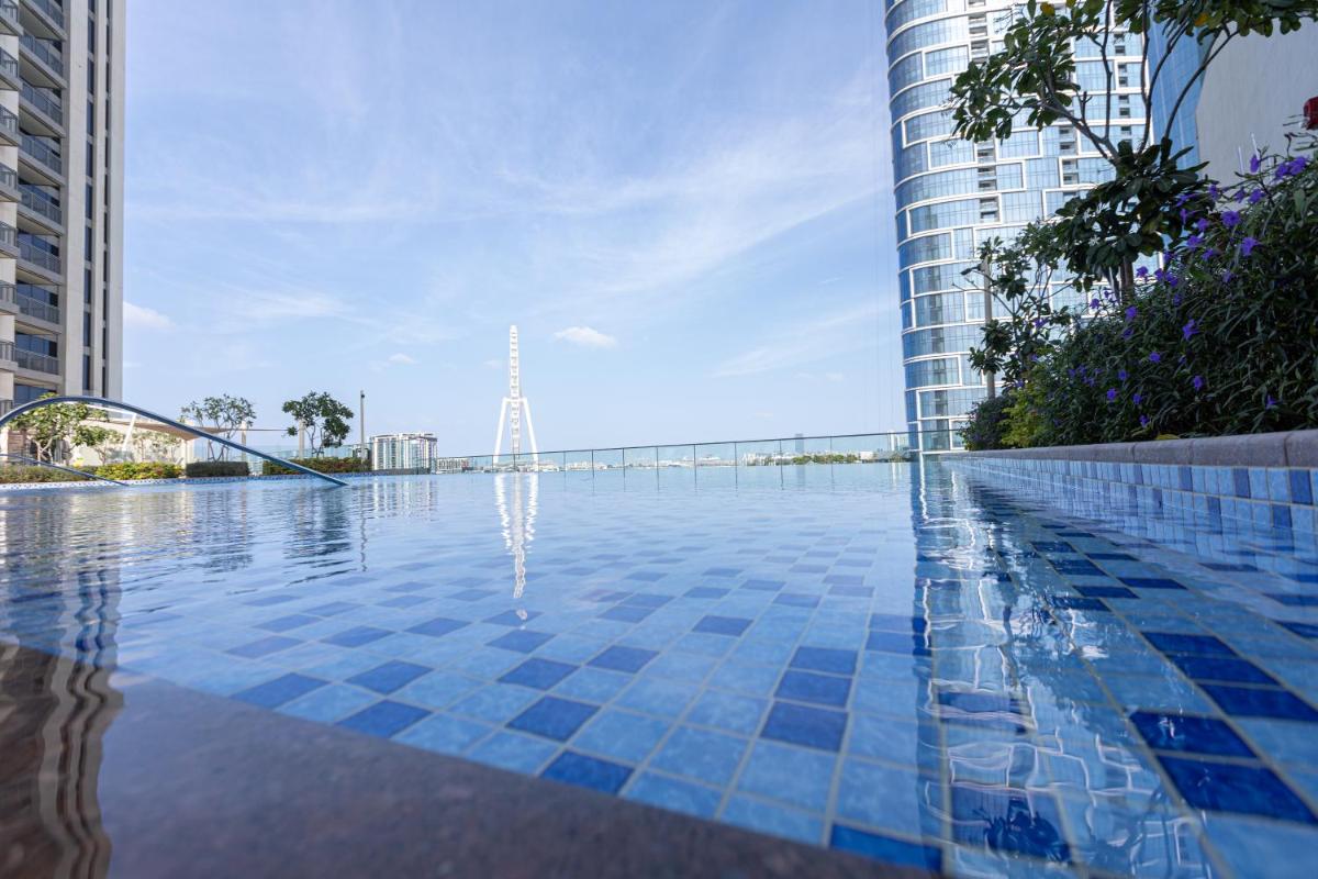 Brand new apartment with huge terrace 52 42
