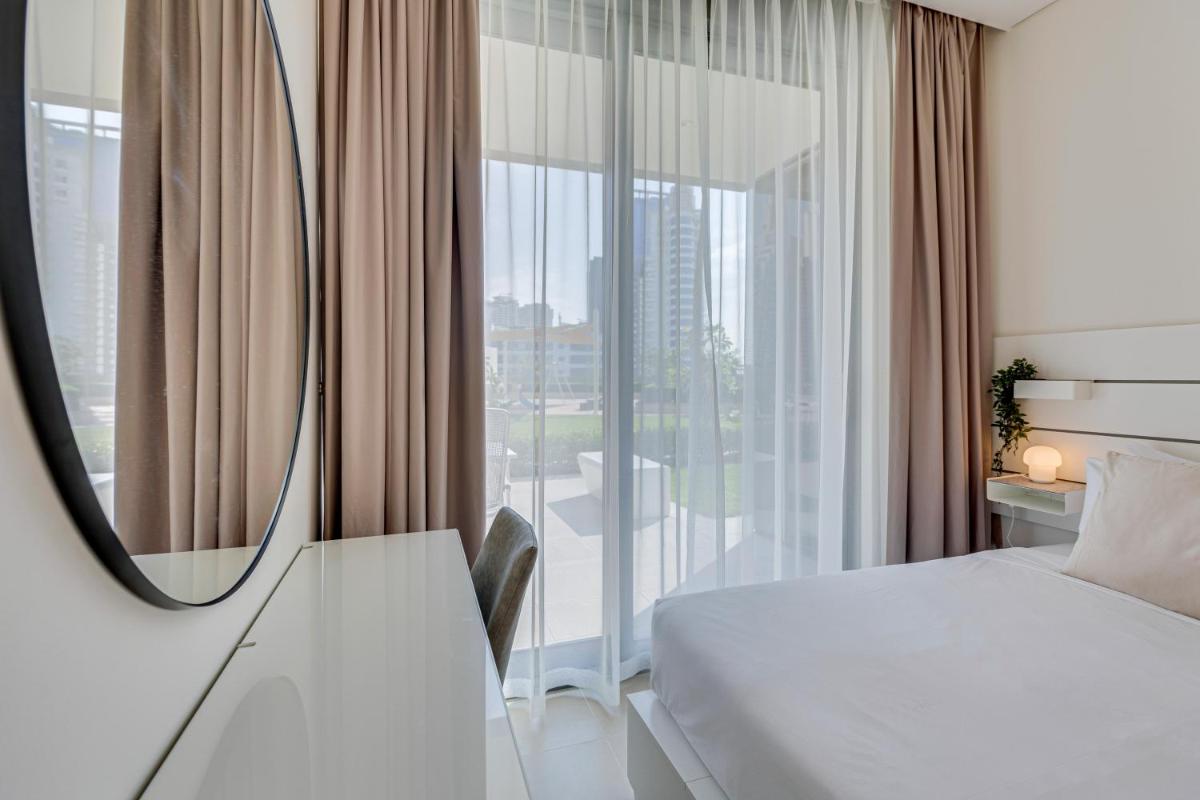Brand new apartment with huge terrace 52 42