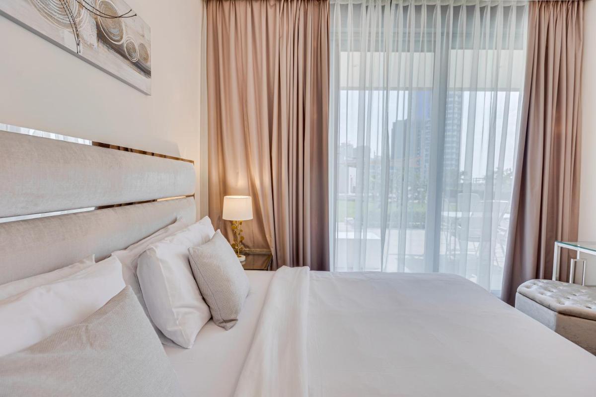 Brand new apartment with huge terrace 52 42