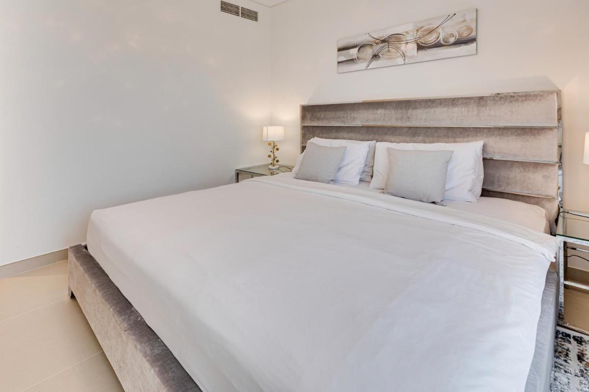 Brand new apartment with huge terrace 52 42