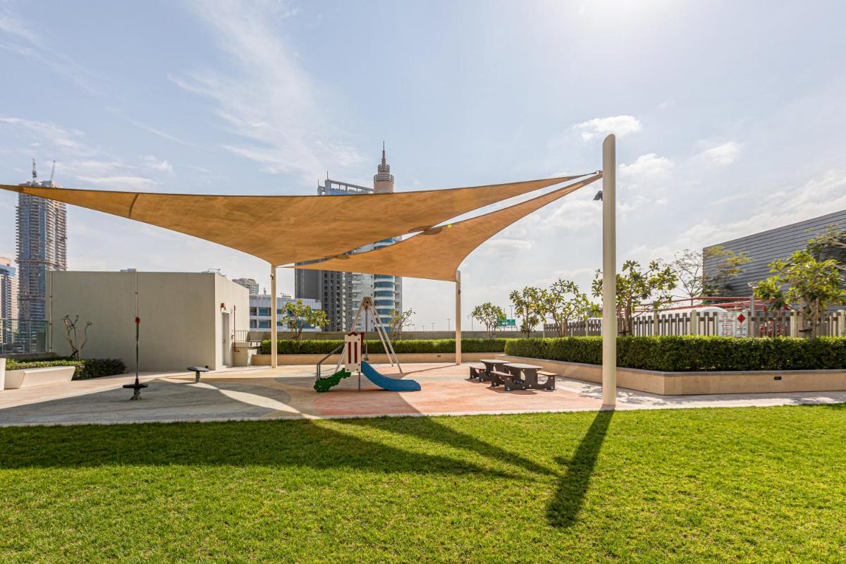 Brand new apartment with huge terrace 52 42