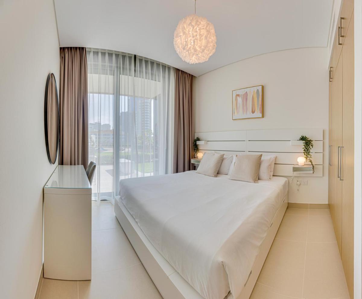 Brand new apartment with huge terrace 52 42